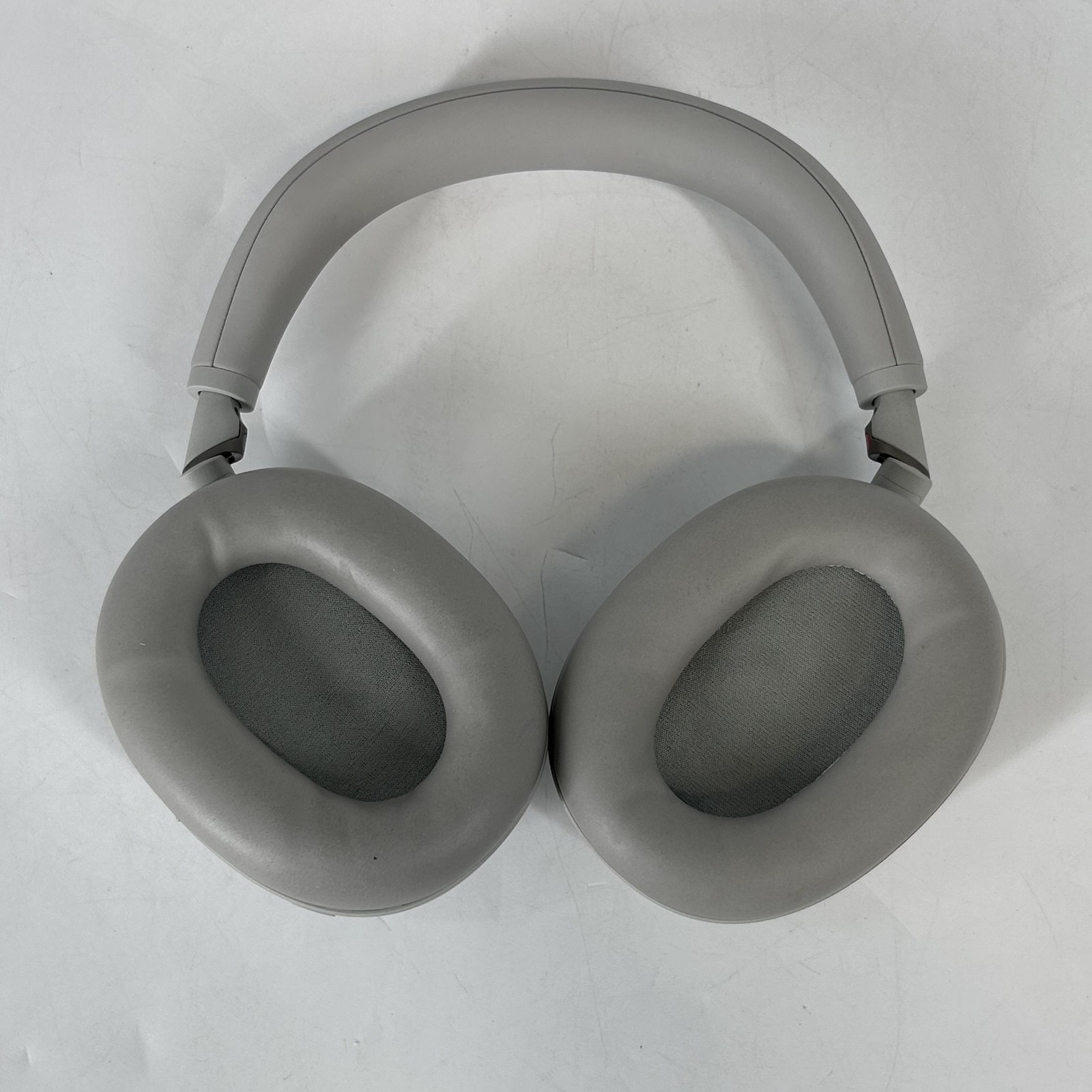 Sony WH-1000XM6 Headphones Platinum Silver w/ Case/Charger – Excellent