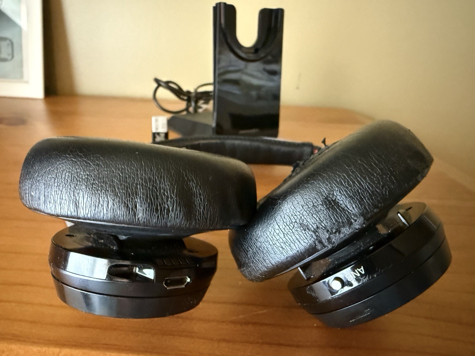 Plantronics PLT Focus Headset W/ Microphone With Charging Dock And USB Dongle