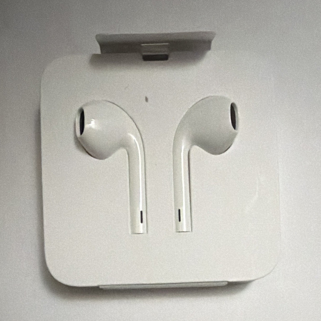 Apple EarPods Lightning Wired In-Ear Earbuds w/ Mic Remote 1.2m White