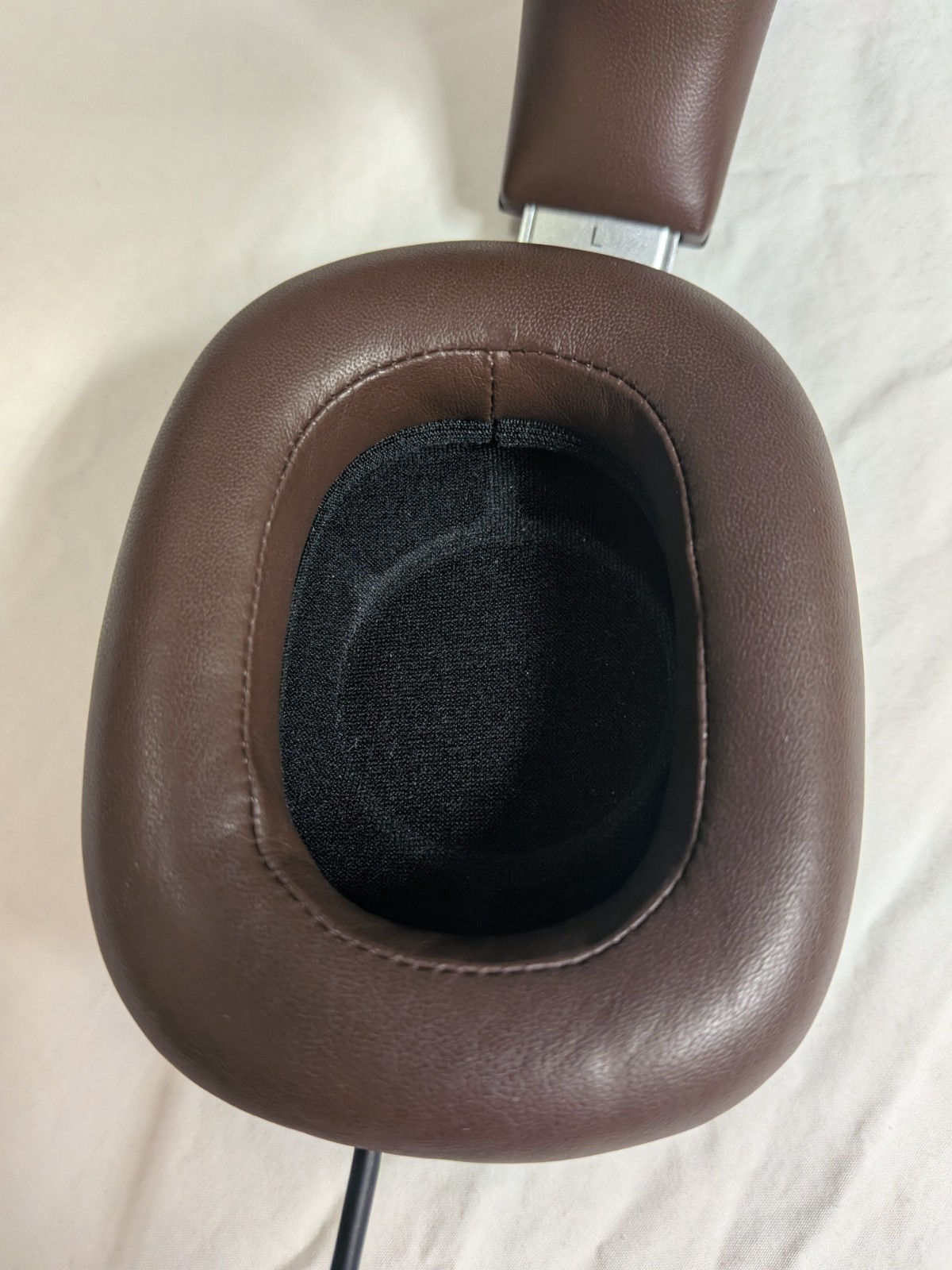 Bowers & Wilkins P9 Signature Headphones with Case – Excellent Condition