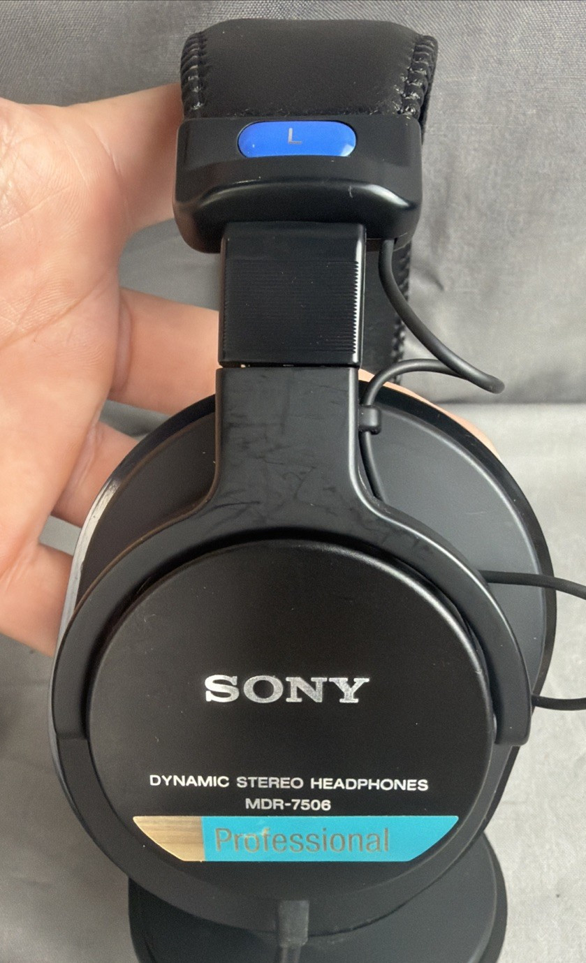 Sony MDR-7506 Professional Dynamic Studio Over Ear Headphones Tested READ