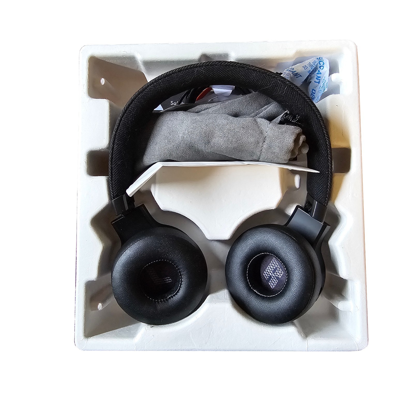 JBL LIVE675NC Wireless on-ear Headphones 65 HR – Open Box