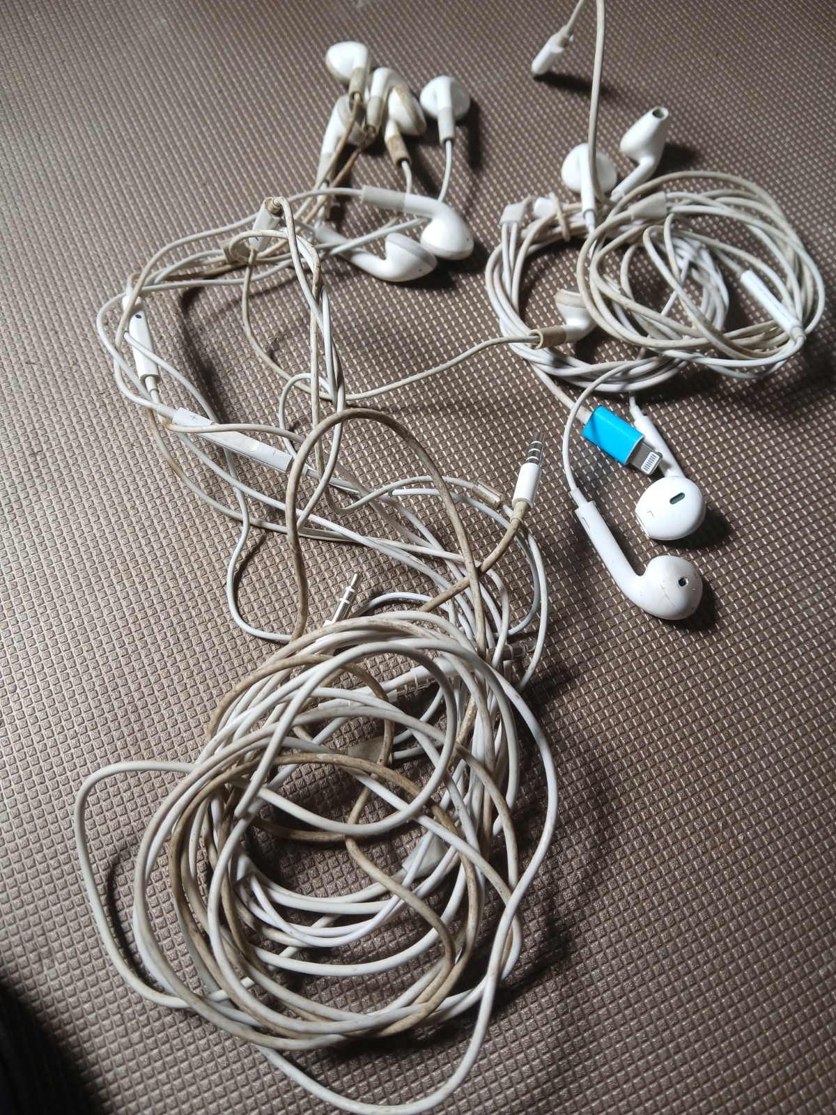 Apple iPad iPod iPhone Wired Earbuds Earpods 3.5mm AUX Headphone Jack Lightning