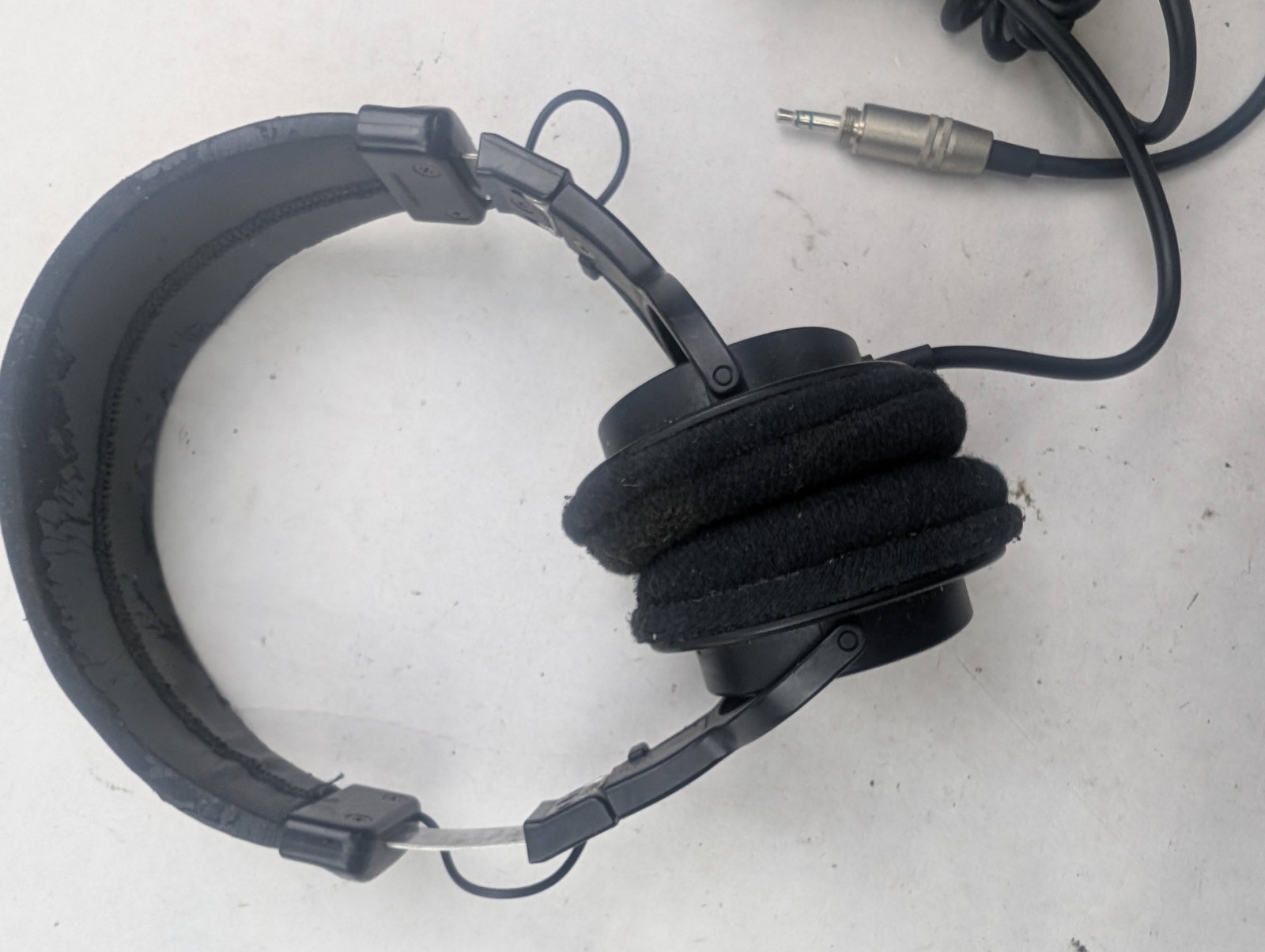 Sony MDR-V4 – Legendary Headphones -Tested Sounds Great Walkman Discman