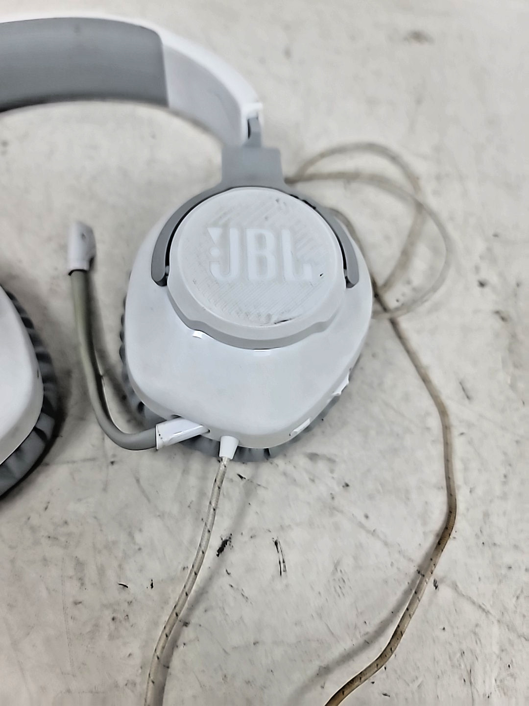 JBL Quantum 100 Over-ear Headphones – White