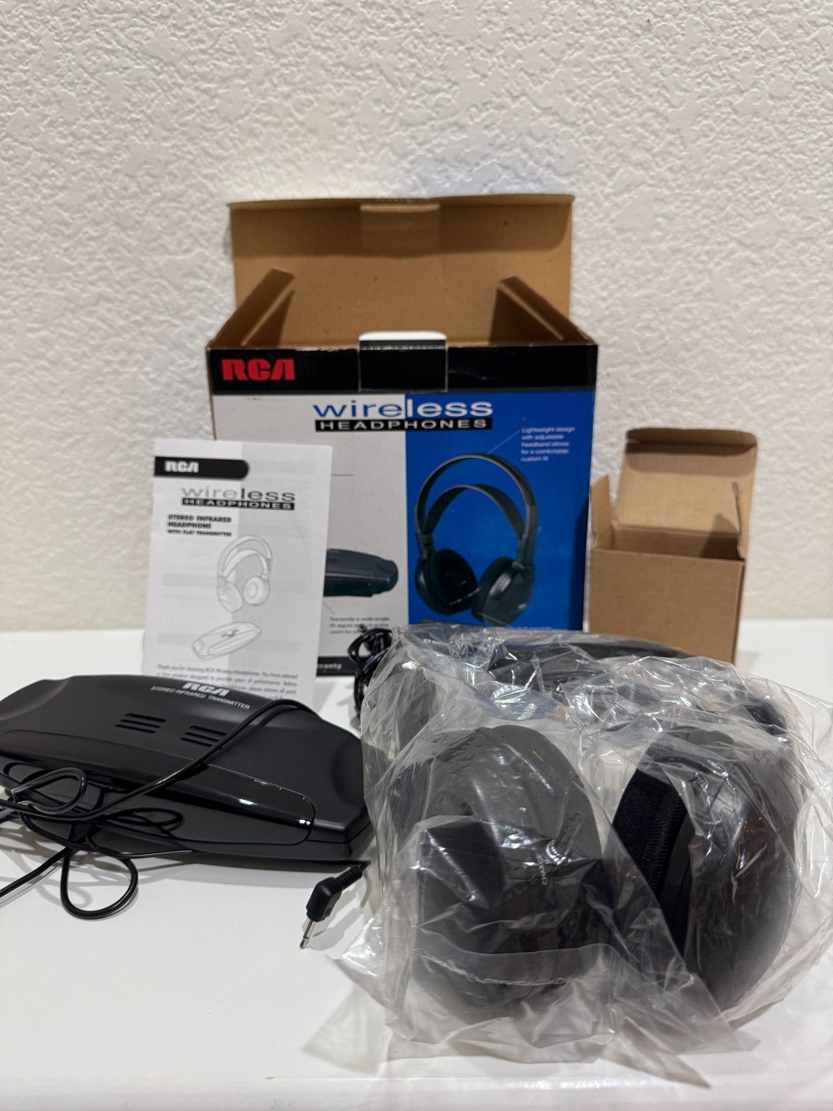 RCA Wireless Headphones Infra Red WHR120RS 25′ NEW Open Box Over Ear