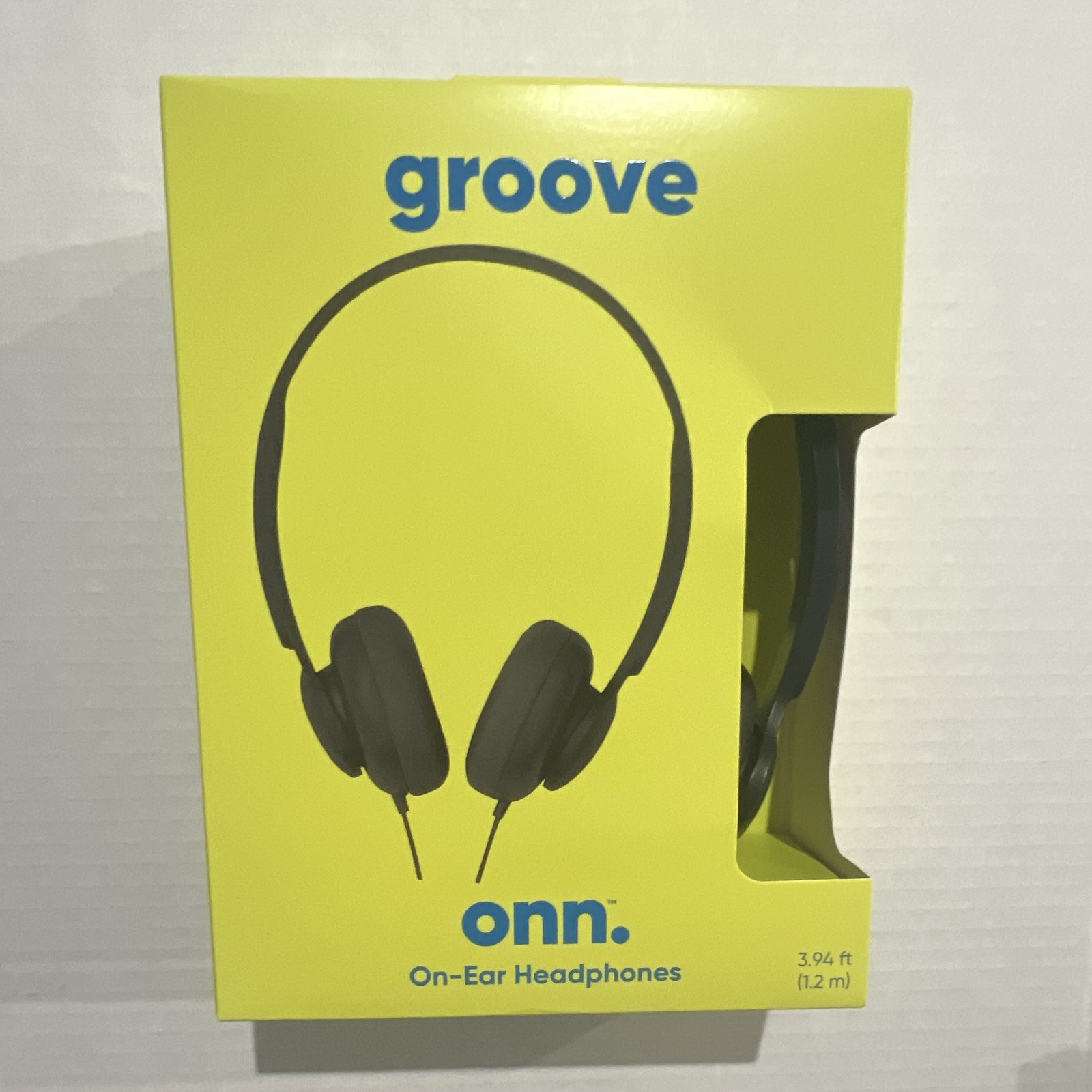 onn. Groove Wired On-Ear Headphones, Black Headband, 3.94 ft (1.2 m) Cable