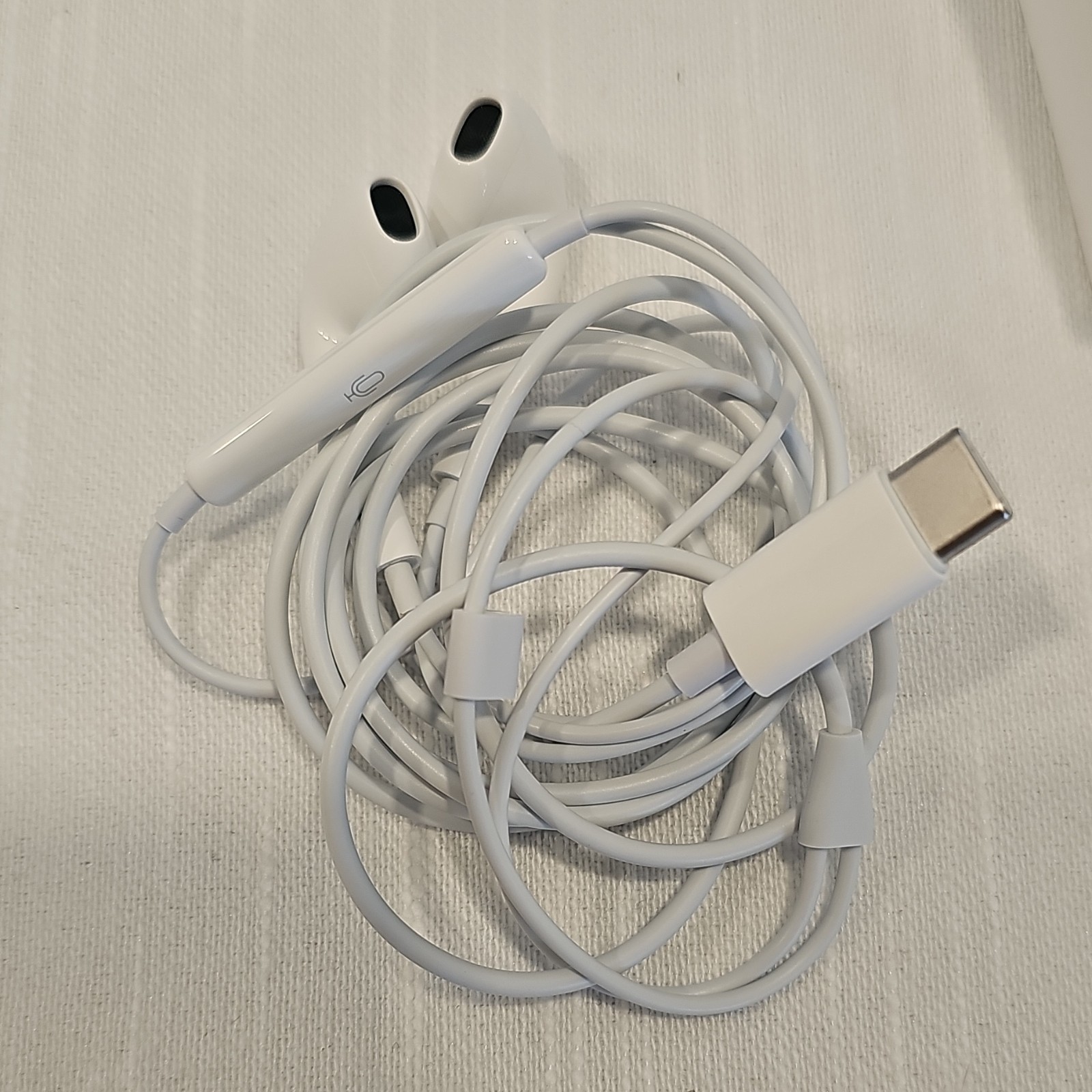 Apple EarPods USB-C Wired In-Ear Earbuds w/ Mic & Volume Controls White