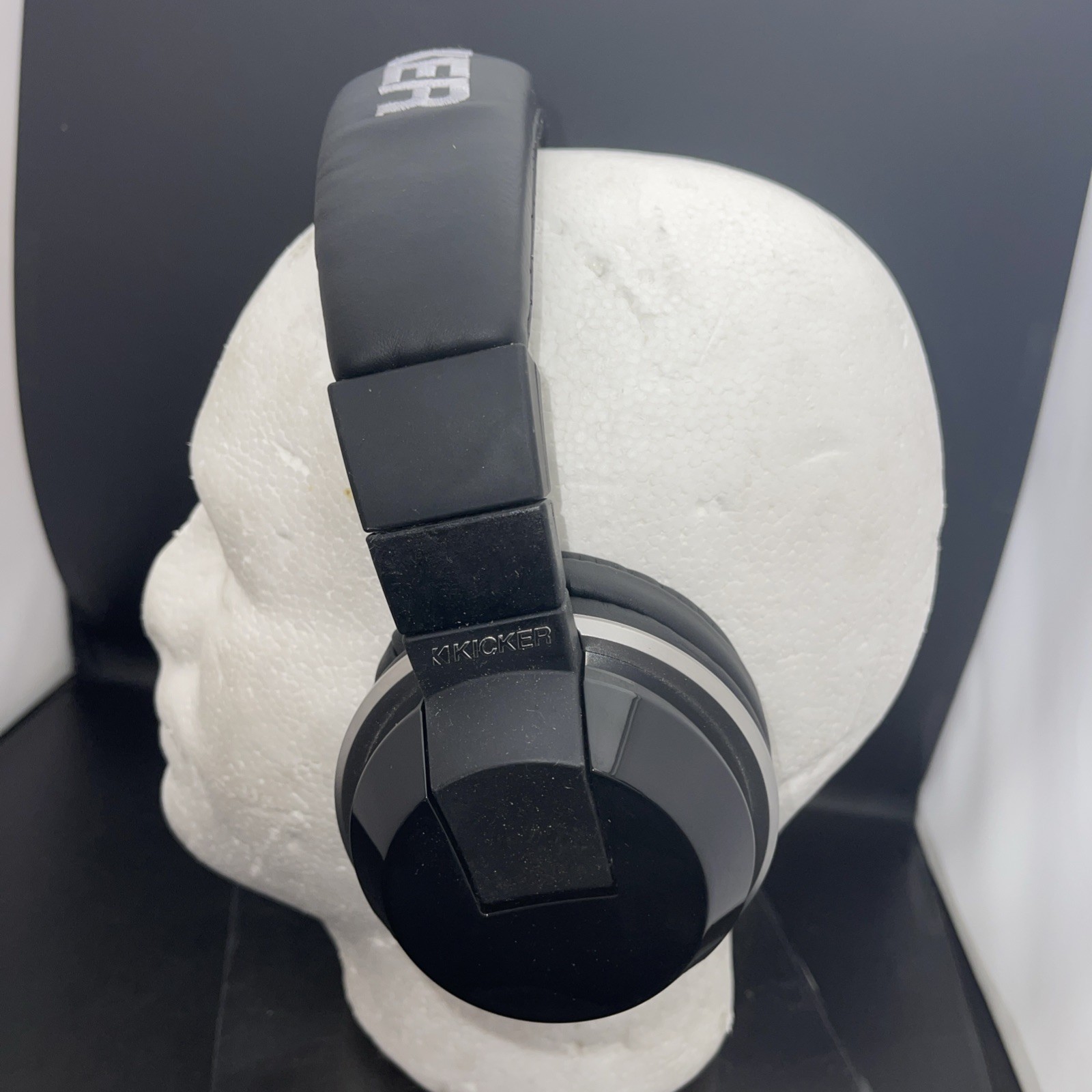 Kicker Black Over-Ear Wired Headphones Tested Working
