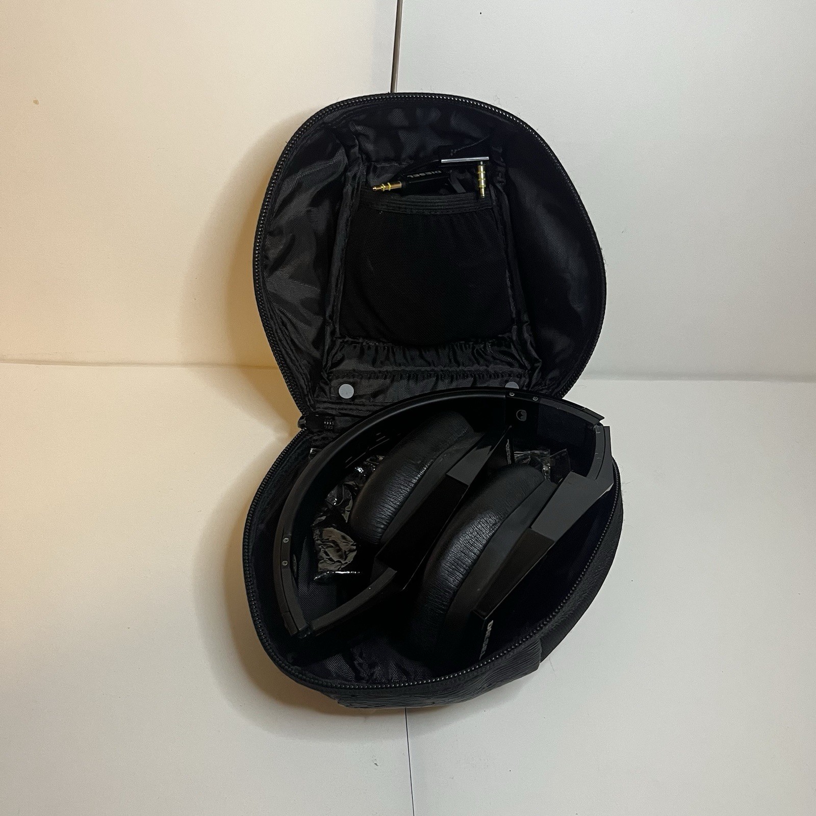 Monster Cable Diesel VEKTR on-ear headphones W/ Carry Bag Tested Work