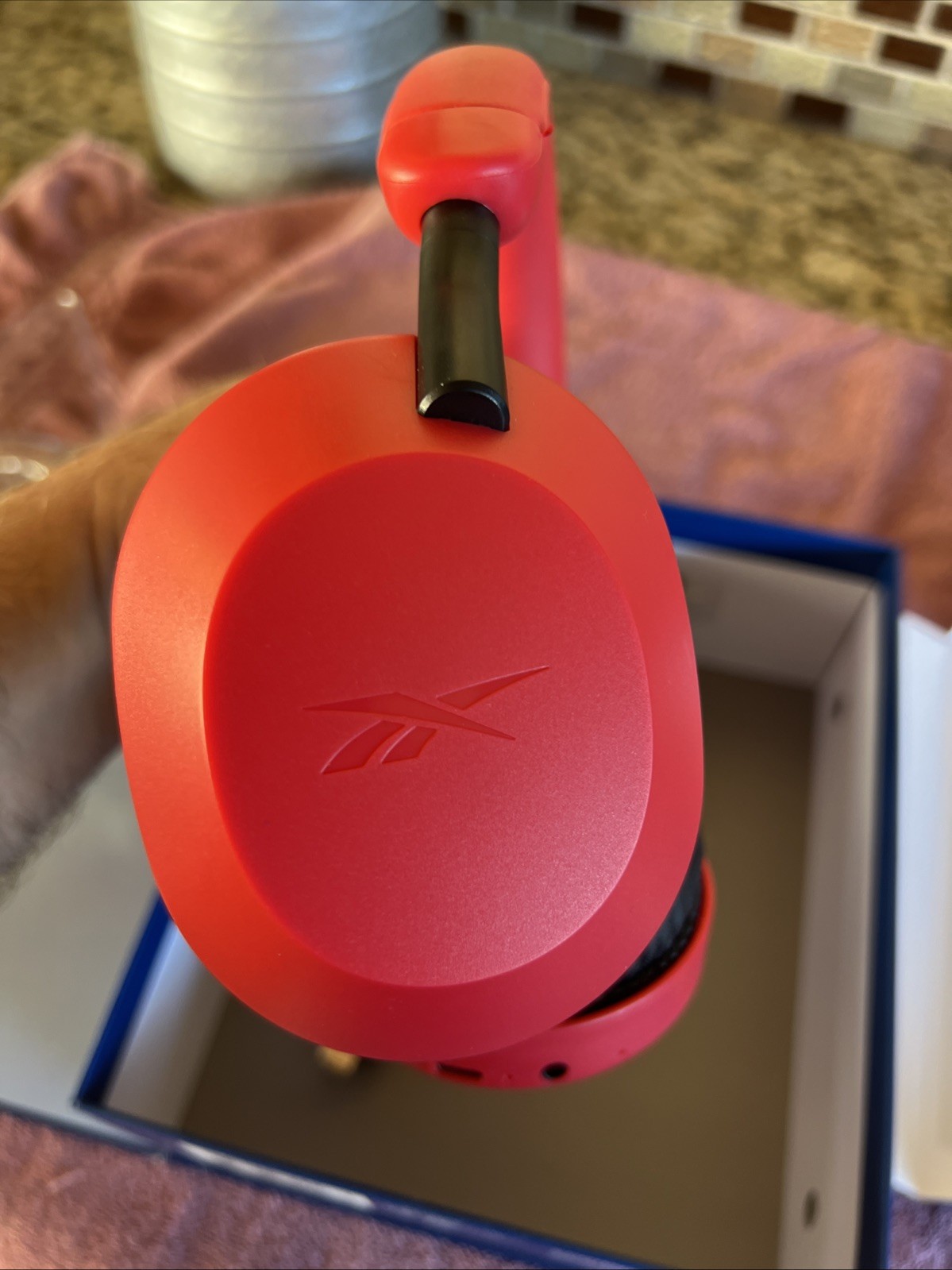 SP9a- Reebok Endurance Wireless Headphones Bluetooth rare red over ear cup USB-C