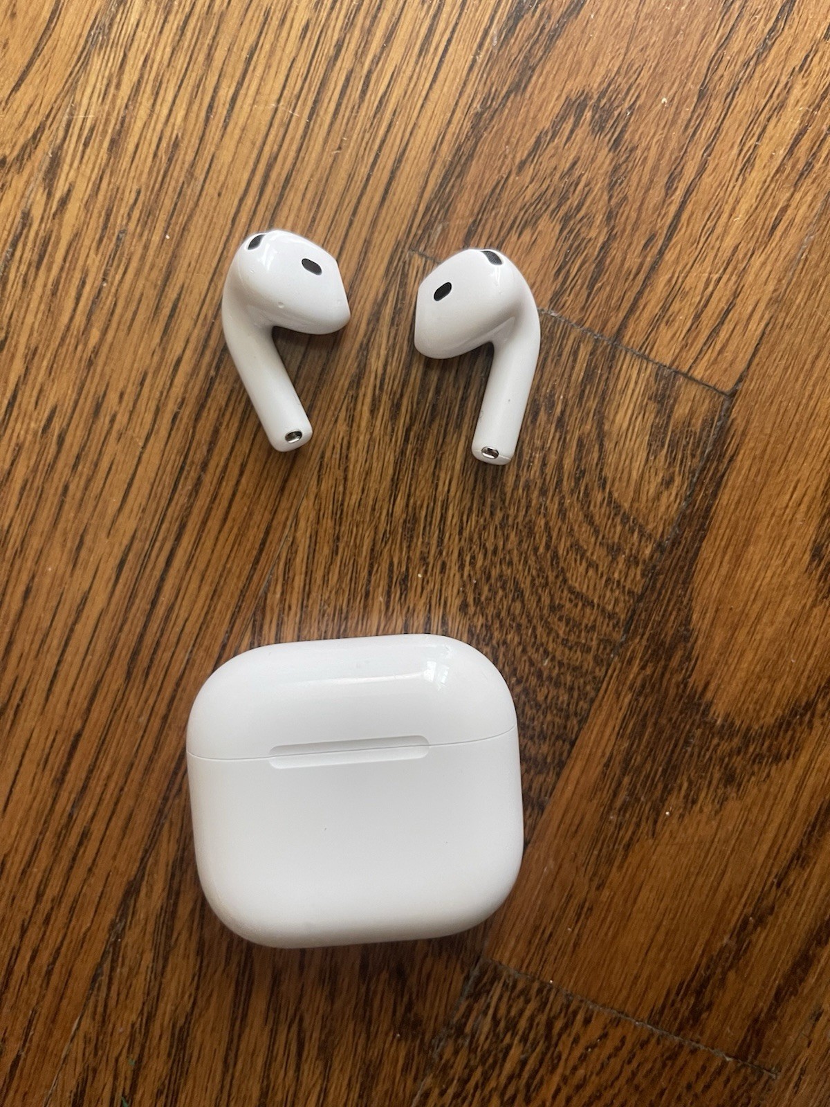 Apple AirPods 4 noise cancellation
