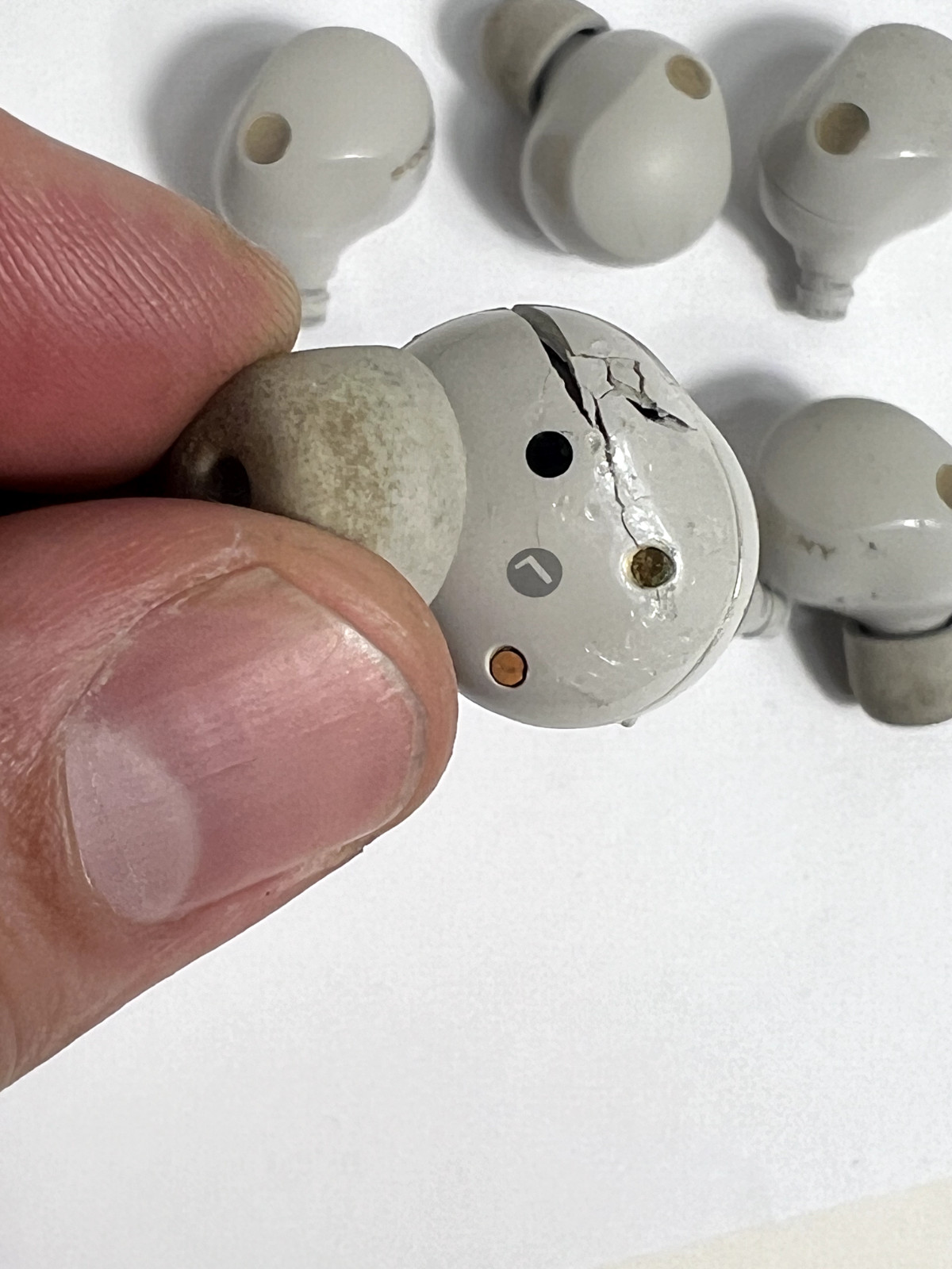 Lot of 6 SONY WF-1000XM5 Earbuds Silver For Parts NOT WORKING? 4 Right – 2 Left