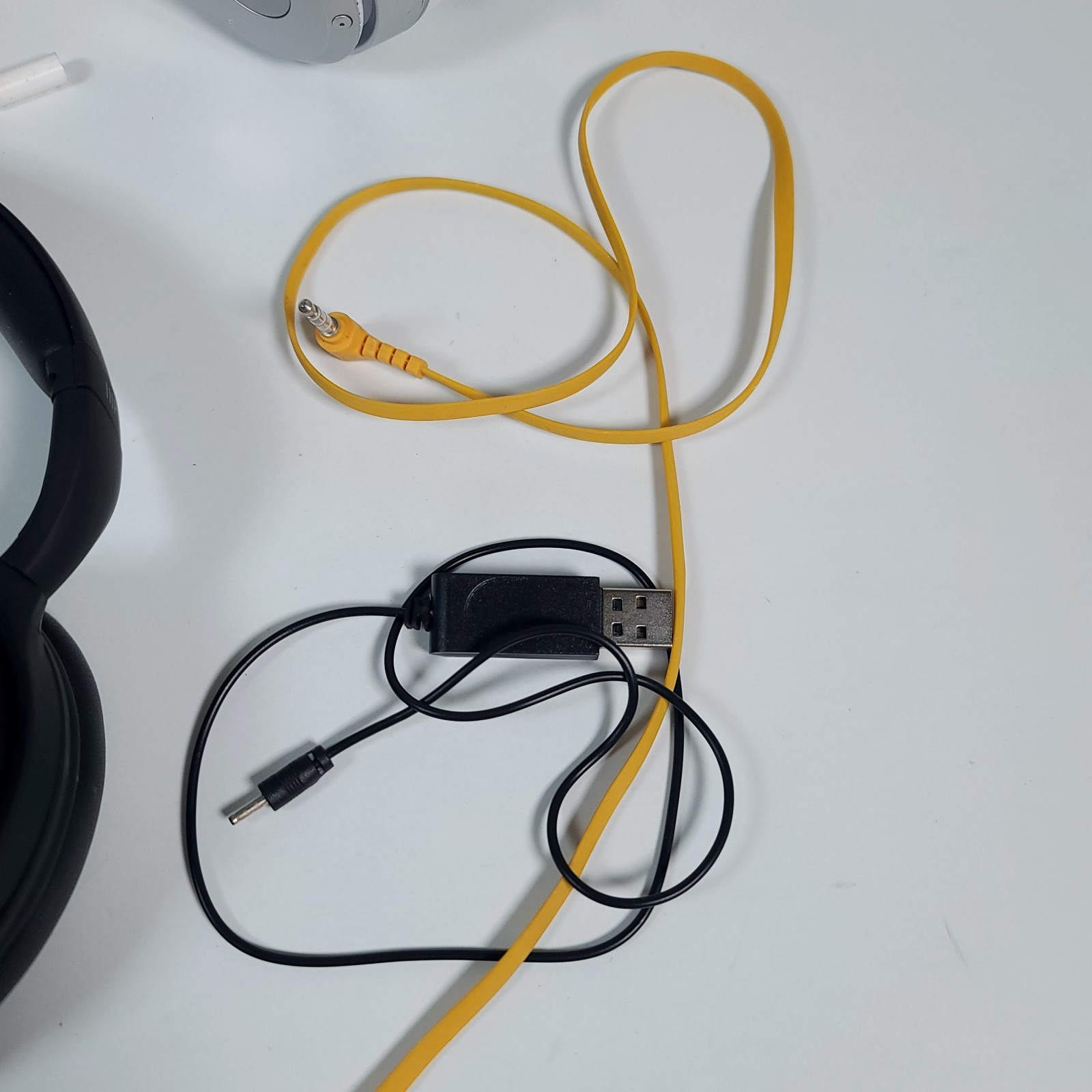 Lot of 5 – Headphones & Speaker Beats Solo HD, Solo3 Sony MDR-XB450 all UNTESTED