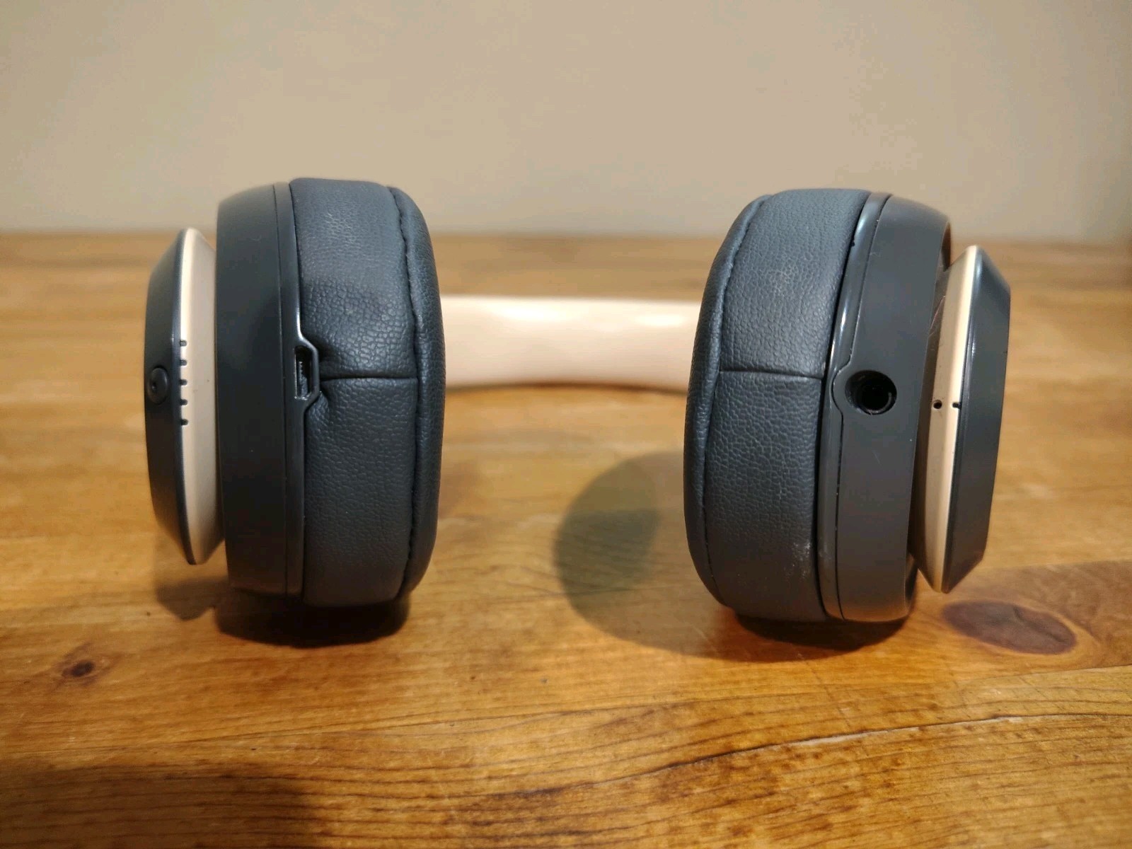Beats Studio3 Wireless Over-Ear Headphones Matte Black Gold Pure ANC Bluetooth