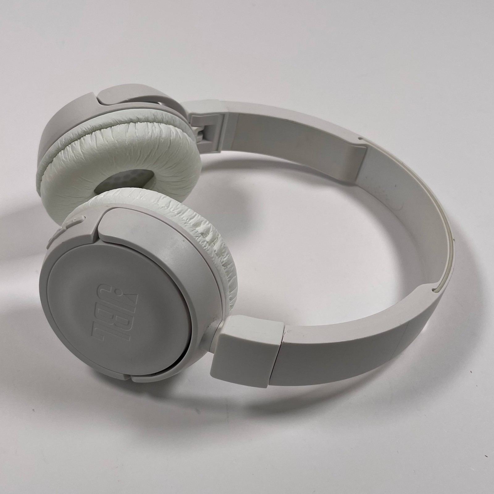JBL T450BT Wireless On-Ear Headphones with Built-in Remote and Microphone White