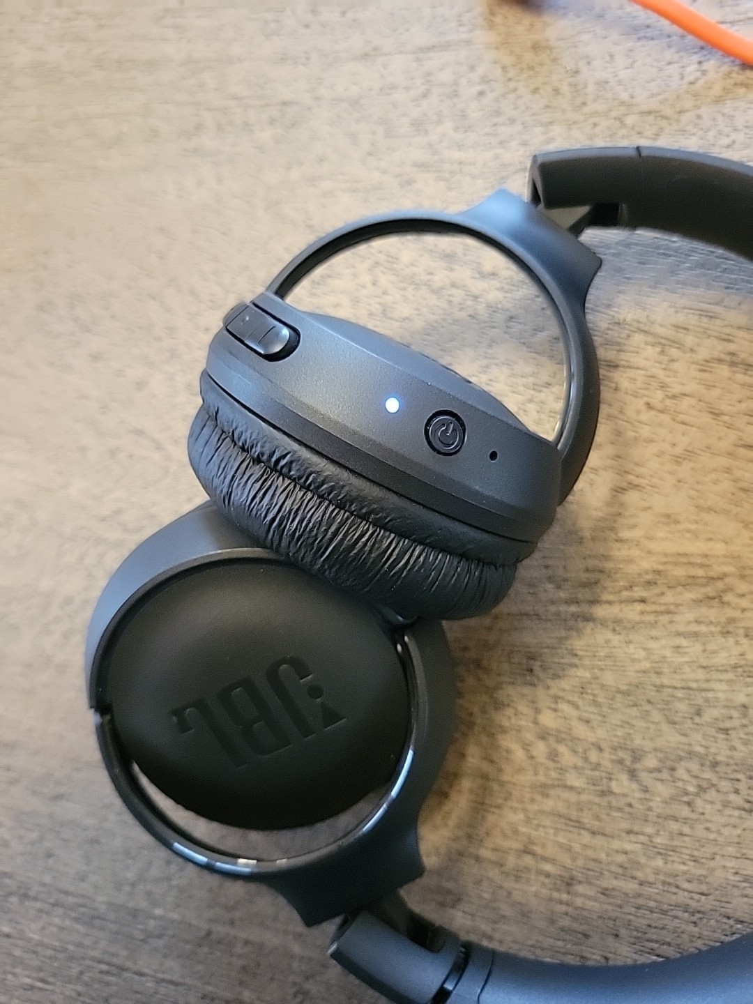 JBL TUNE500BT On-Ear Headphones Black Headband Ear-Cup **Charger INCLUDED