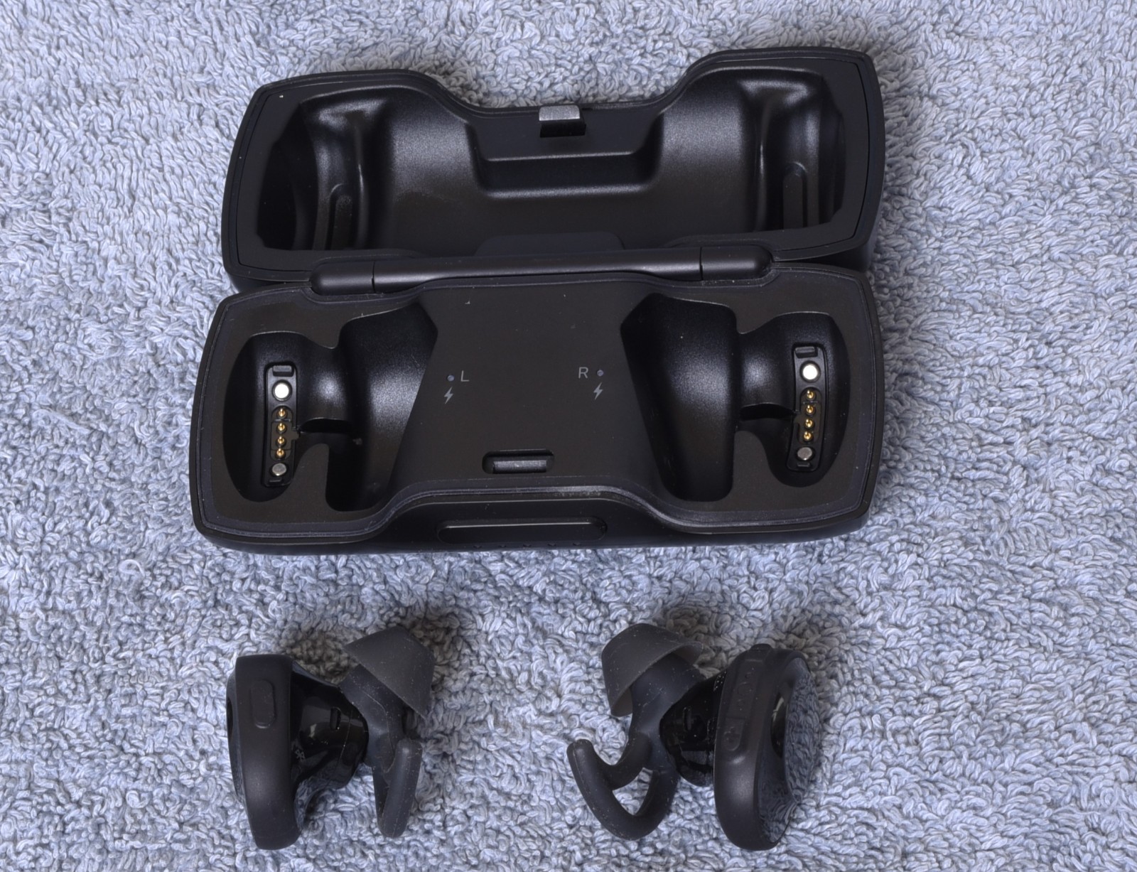 Bose 423729 Soundsport Wireless Earbuds FOR PARTS / REPAIR
