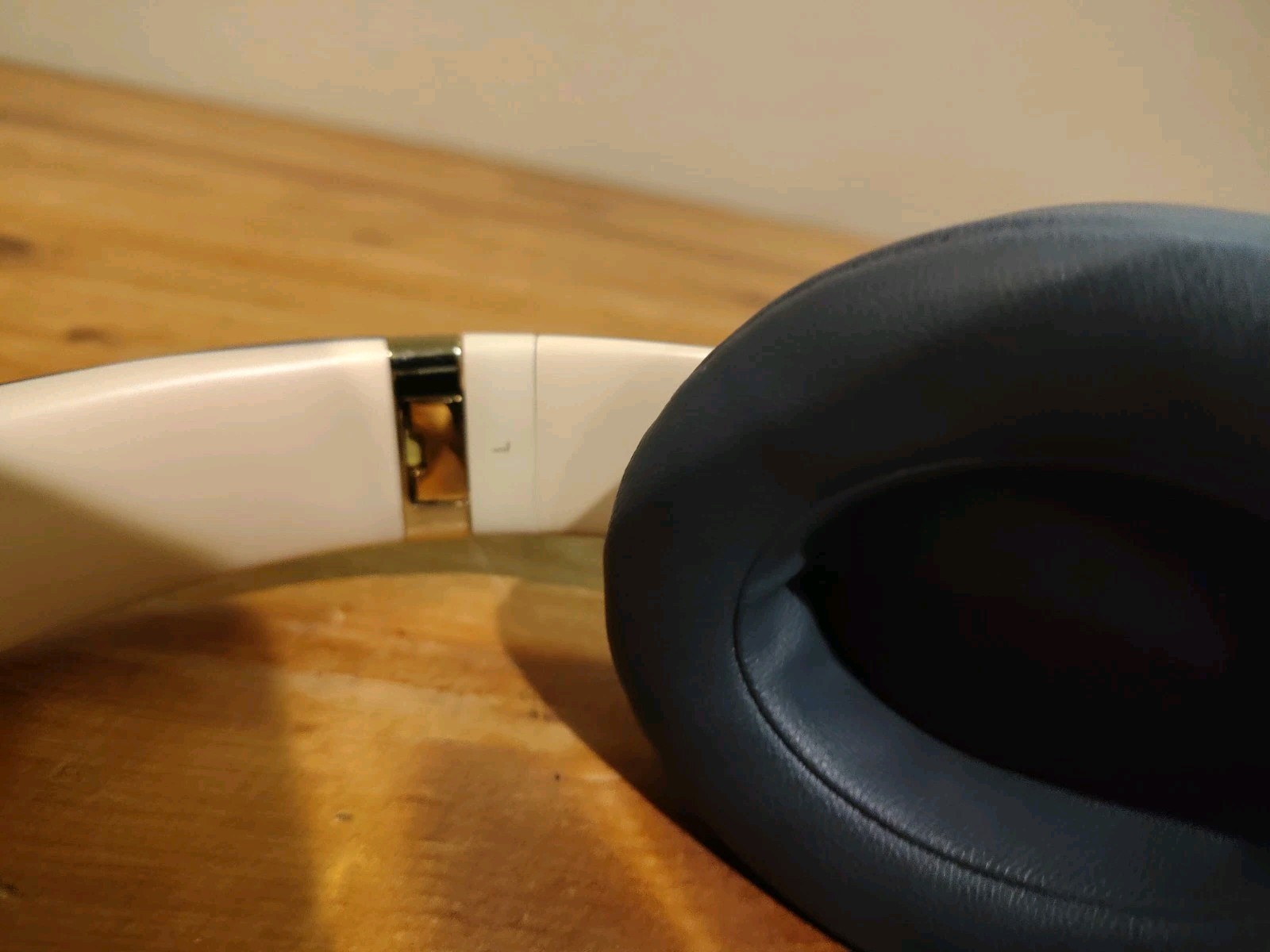 Beats Studio3 Wireless Over-Ear Headphones Matte Black Gold Pure ANC Bluetooth