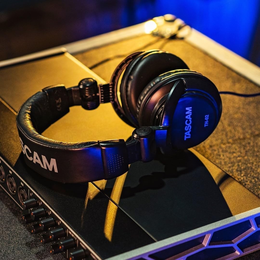 Closed-Back Dynamic Headphones with 1/4 Inch Adapter – Perfect for Music Lovers