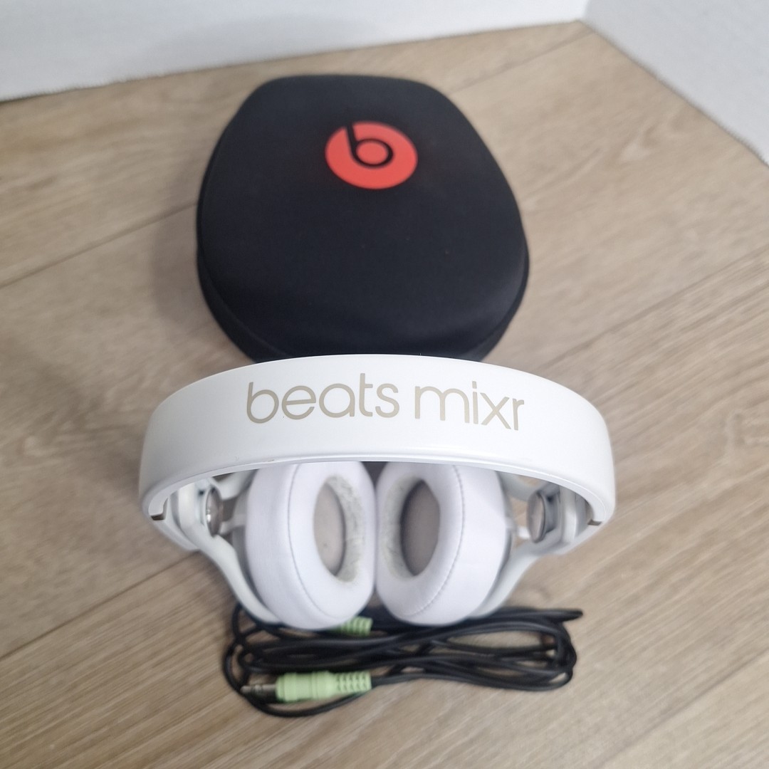 Beats Mixr Mixer Headphones White with audio cable and case