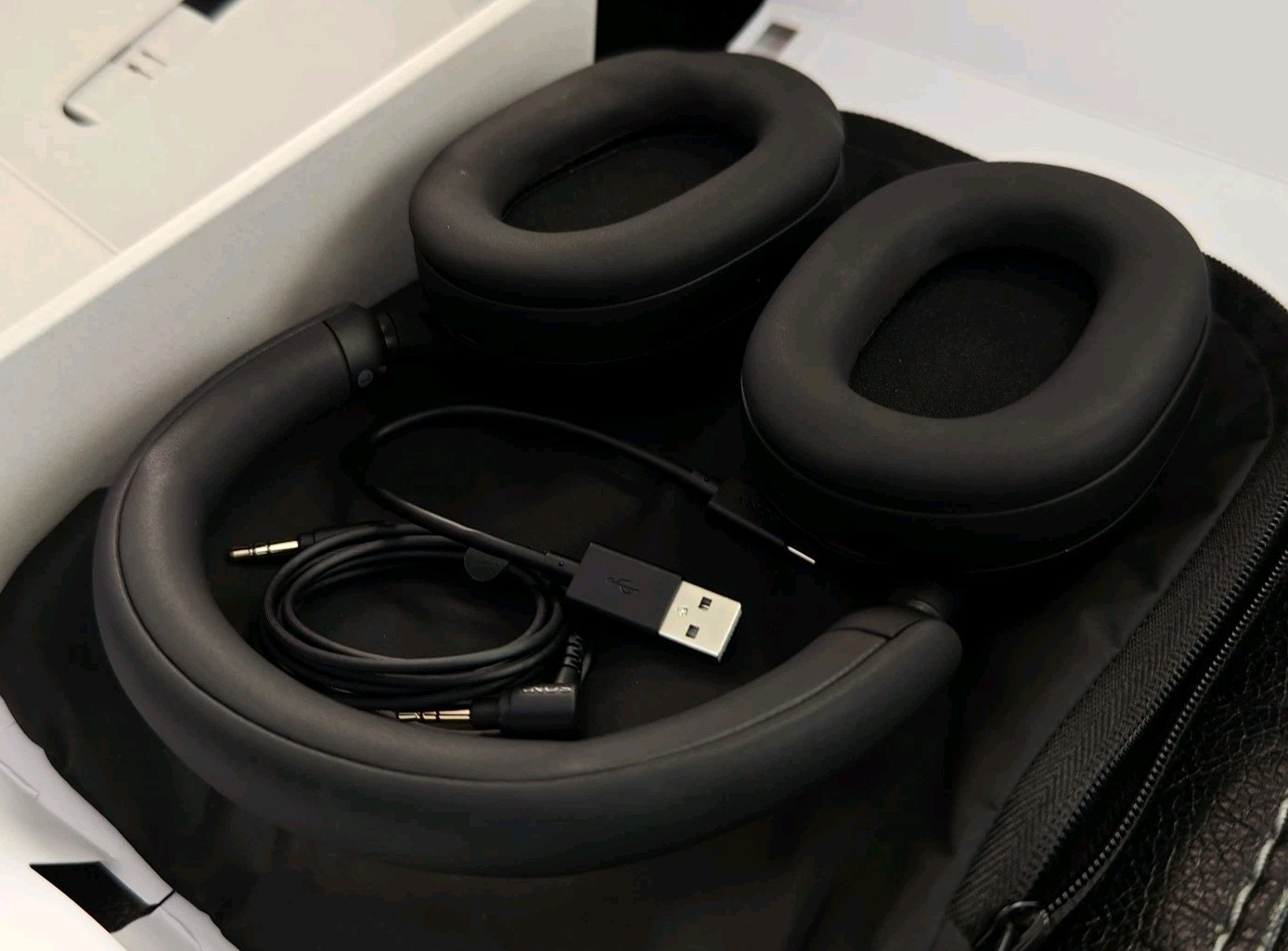 Super Clean Sony WH1000XM5/SA Wireless Premium Noise Cancelling Headph Black P1