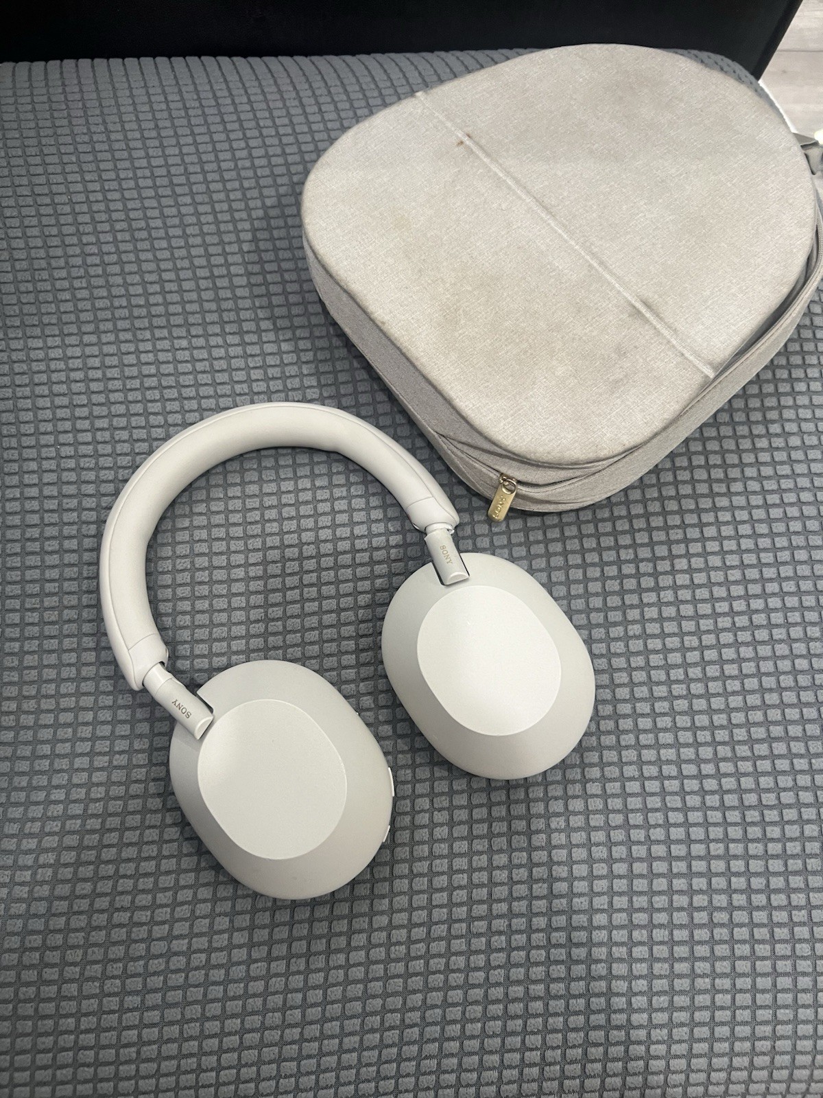 Sony WH-1000XM5 Wireless Over-Ear Bluetooth Headphones Beige YY2954