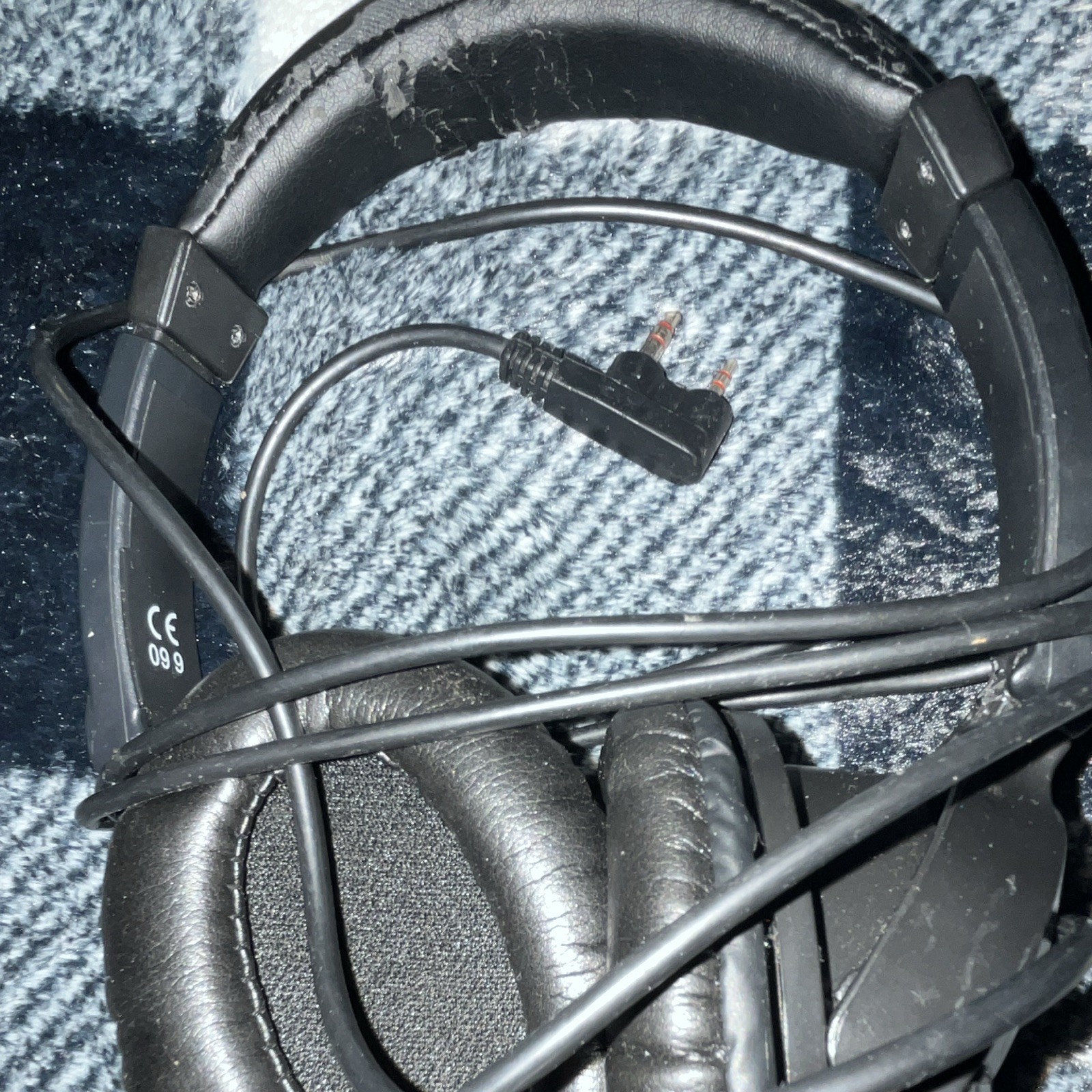 Black On-Ear Wired Headphones 3.5mm Jack Adjustable Headband 1.2m Cable Nike