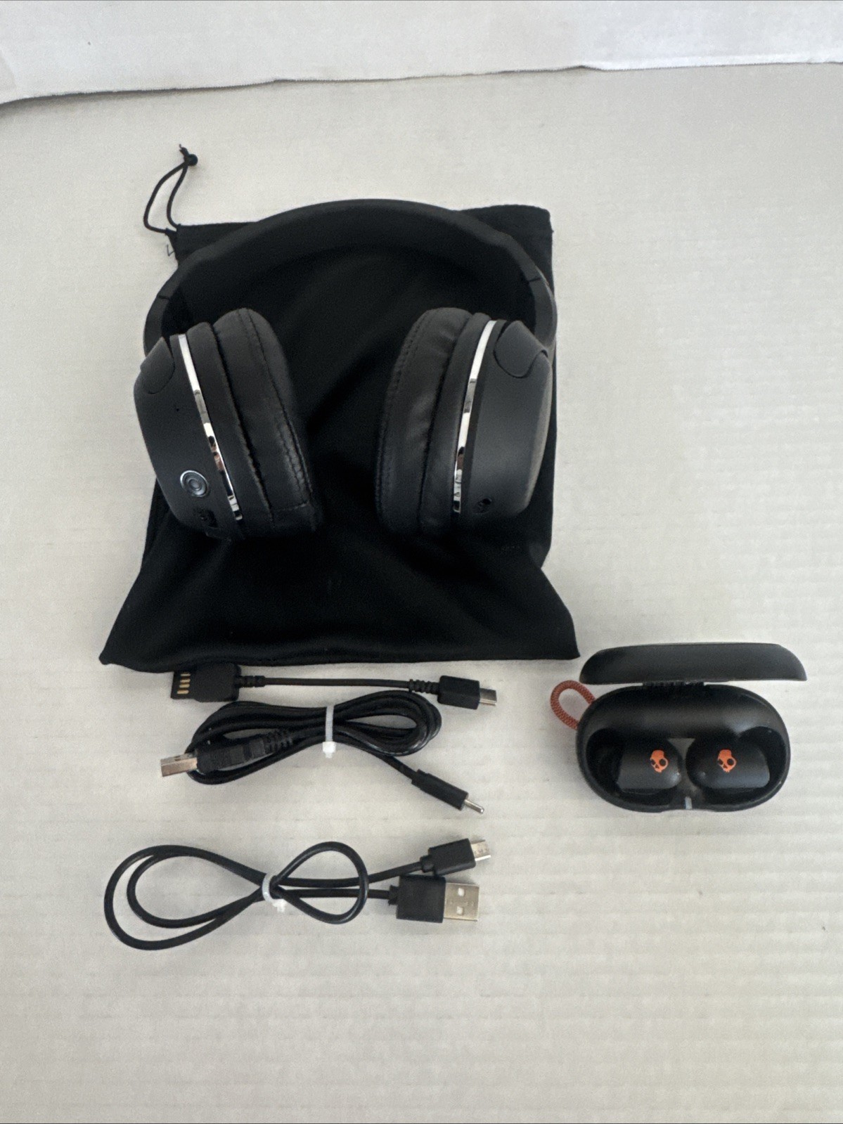 Skullcandy Hesh 2 Bluetooth over the head headphones & Sesh ANC Wireless Earbuds