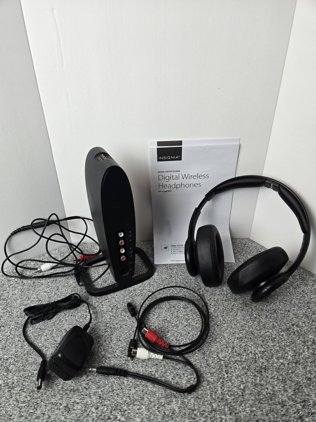 Insignia NS-HAWHP2 Digital Wireless Headphones Black 2.4GHz RF TV Audio Over-Ear