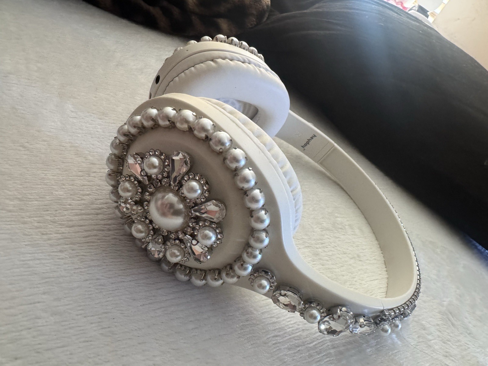 heyday Bluetooth Over-Ear Headphones White/Silver Pearls Rhinestones