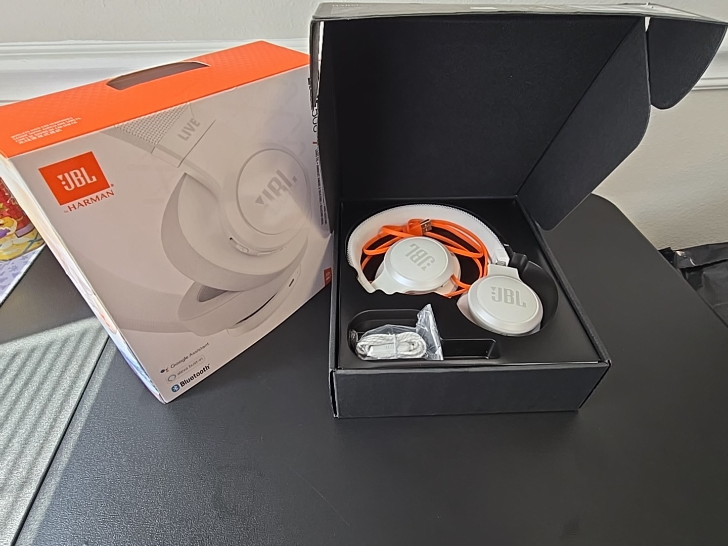 JBL LIVE 500BT Wireless Bluetooth Over-Ear Headphones with Built-in Microphone