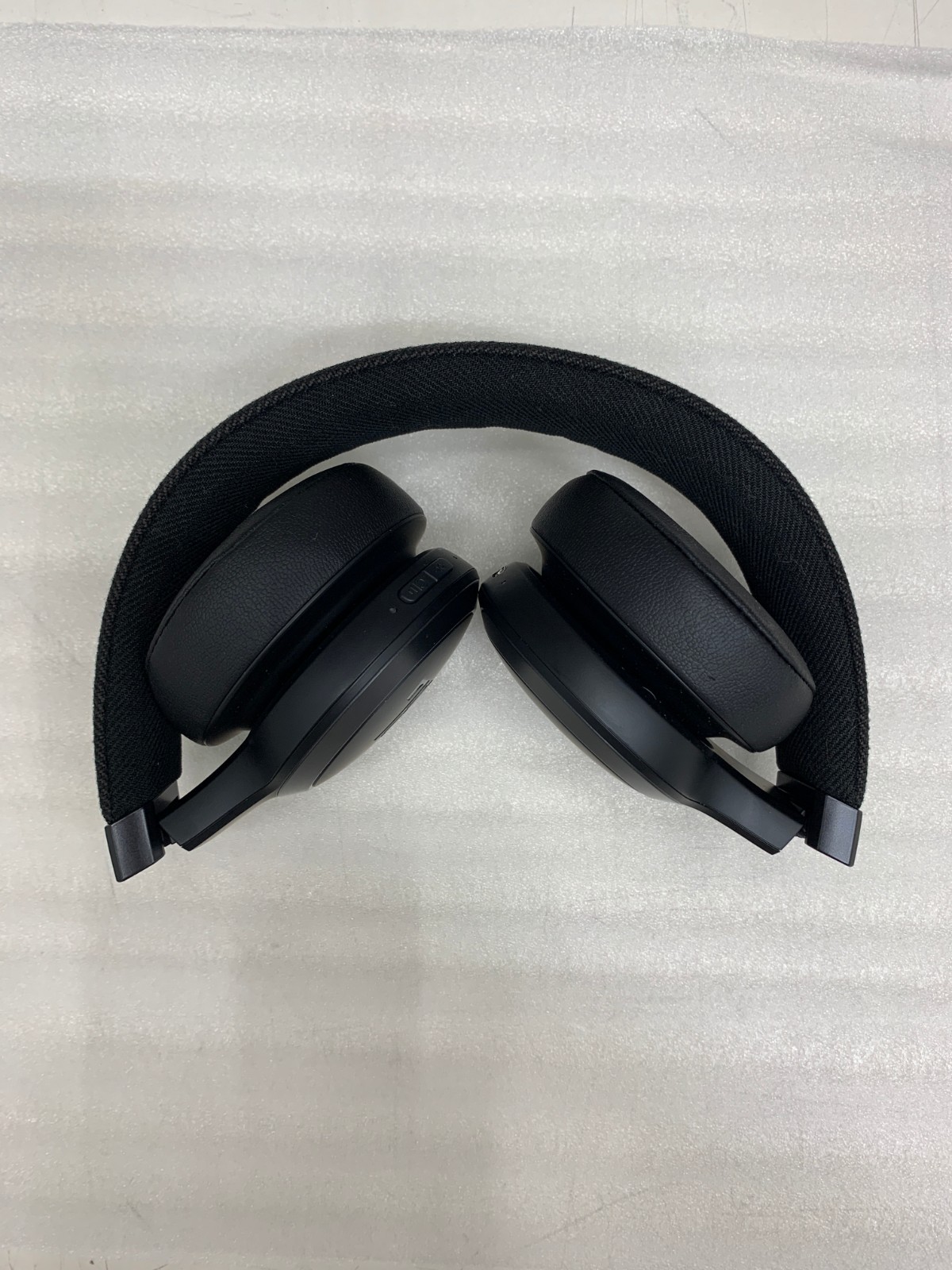 JBL Live 675NC Wireless On-Ear Headphones with Adaptive Noise Cancelling