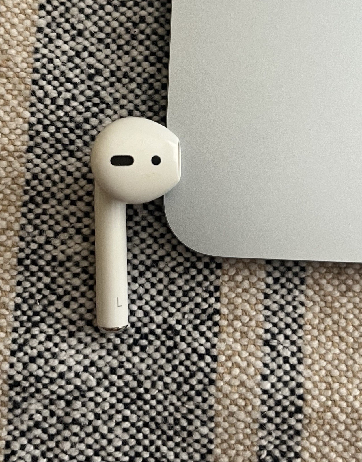 Genuine Apple AirPods Replacement Earbud A2031 (LEFT SIDE ONLY)