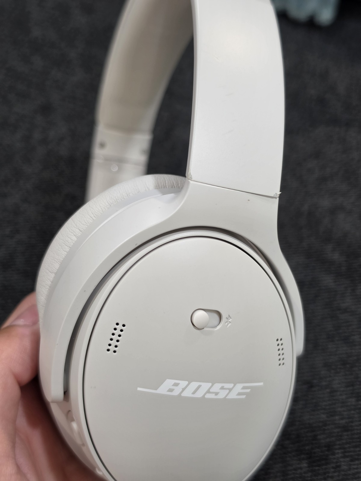 Bose QuietComfort Wireless Over-Ear Headphones – White Smoke