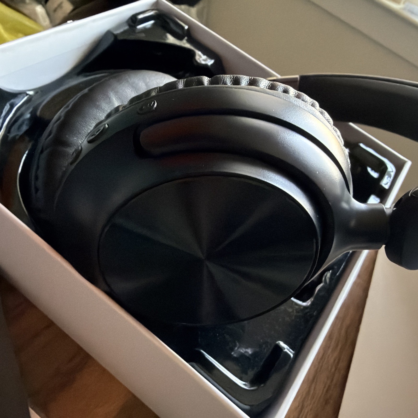 TAGRY HYBRID ACTIVE NOISE CANCELLING HEADPHONES 100H Playtime Wireless-Black