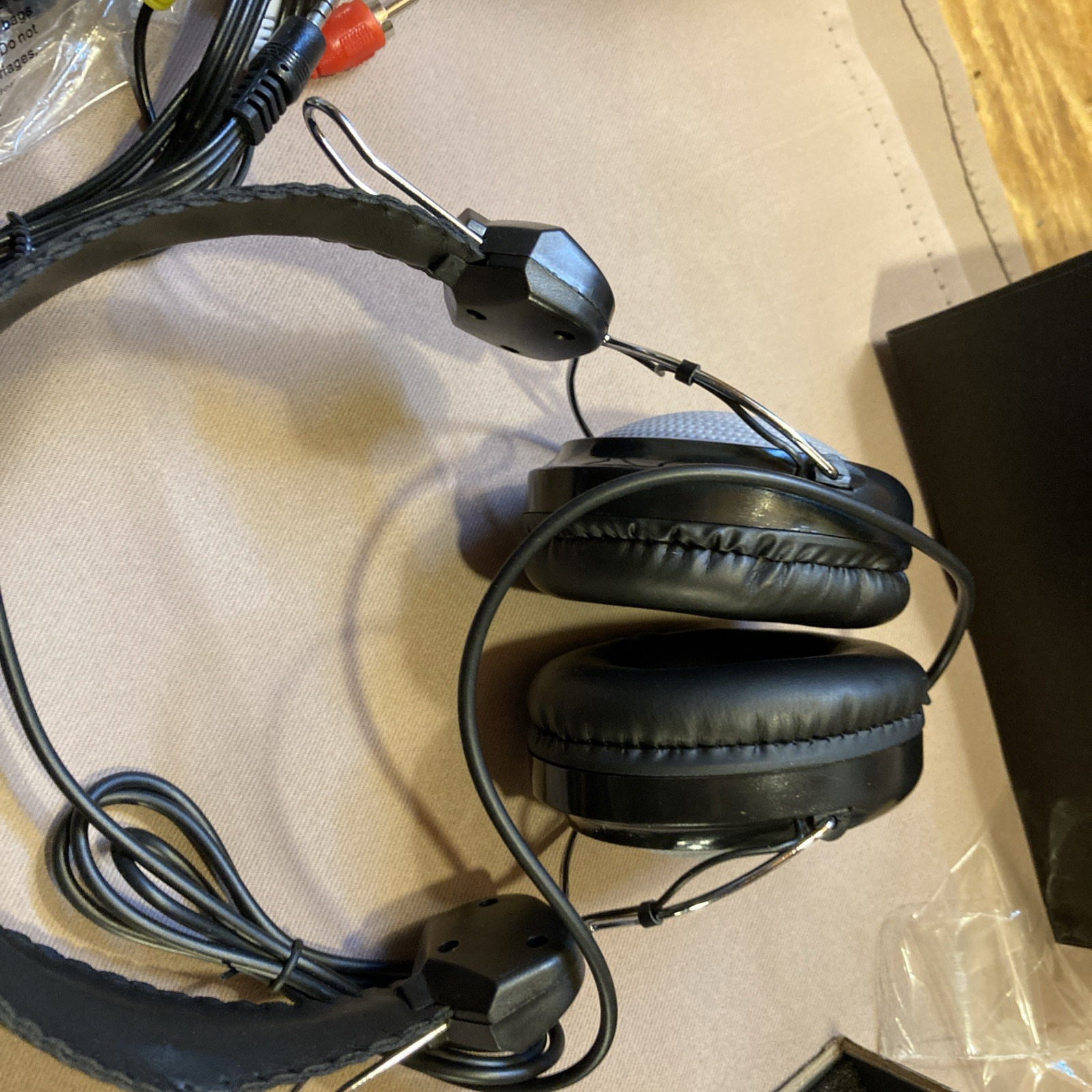 Zvok Accu Voice Headphones Model AV50 Noise Cancelling Bluetooth Headphones