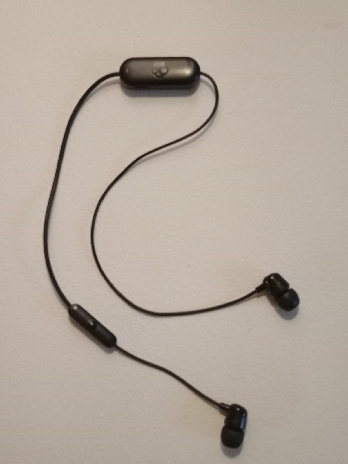 Skullcandy Earbuds Lot of 4. Used, Clean w/Spare Silicone Ear Tips