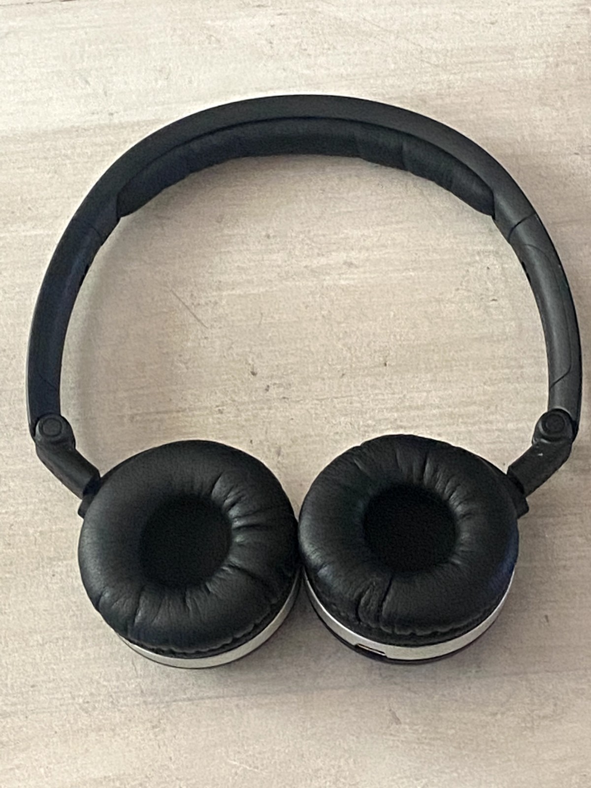 Genuine Audi Wireless Bluetooth Headphones Model P102 (B-2)