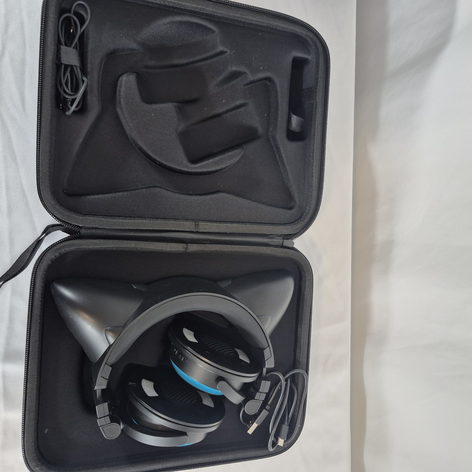 Brookstone Wireless Cat Ear Headphones With Speakers Light Up Blue (No Ear Pads)