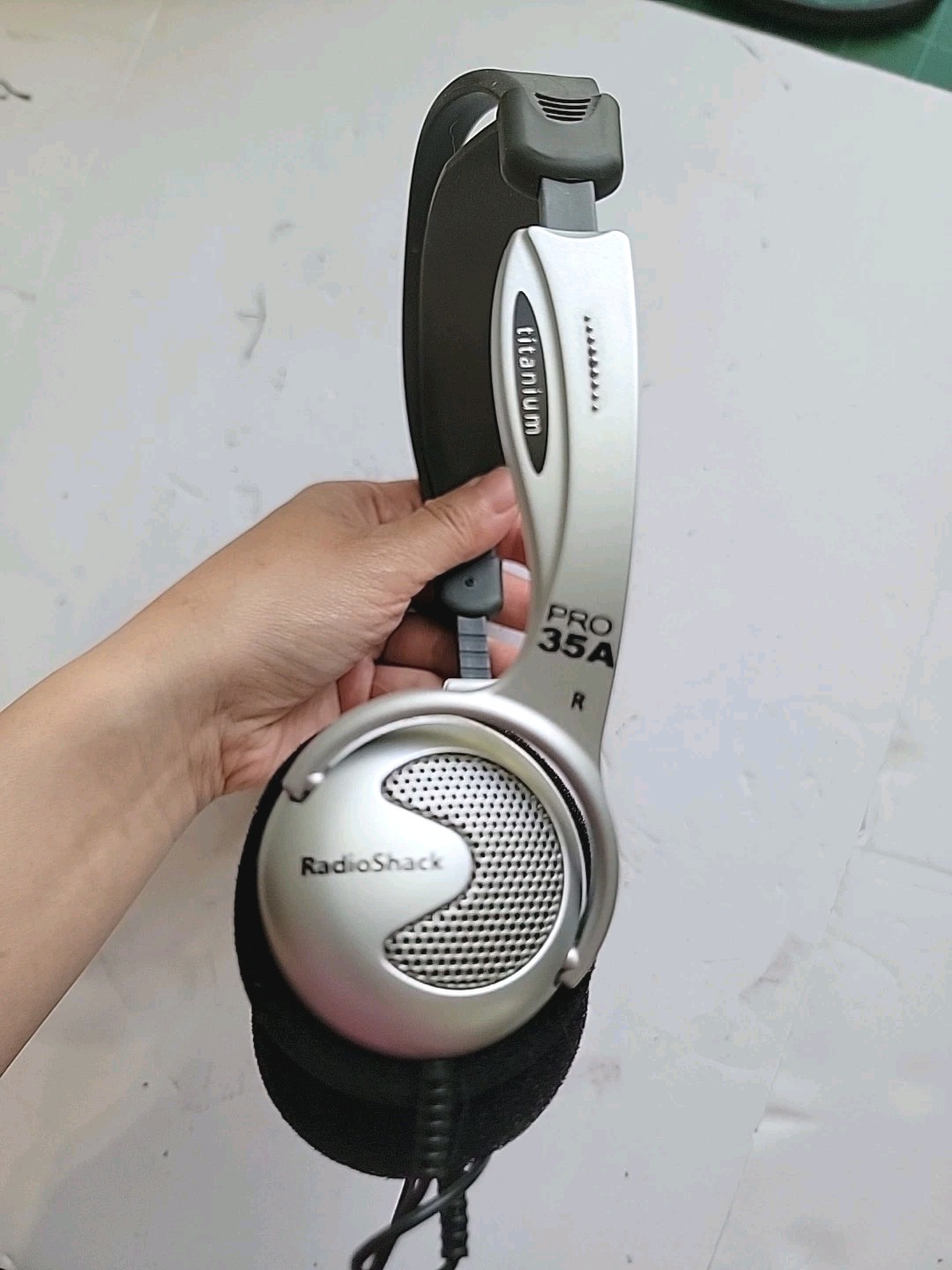 Radio Shack Pro 35A Titanium Stereo Headphones Black Gray Silver Tested EUC