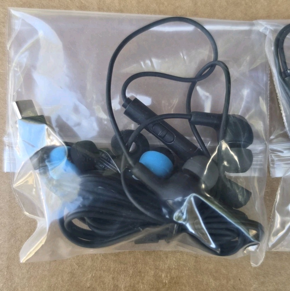 3x GUMY HA-FR9UC-B Wired In-Ear Headphones with Mic USB Type-C Black