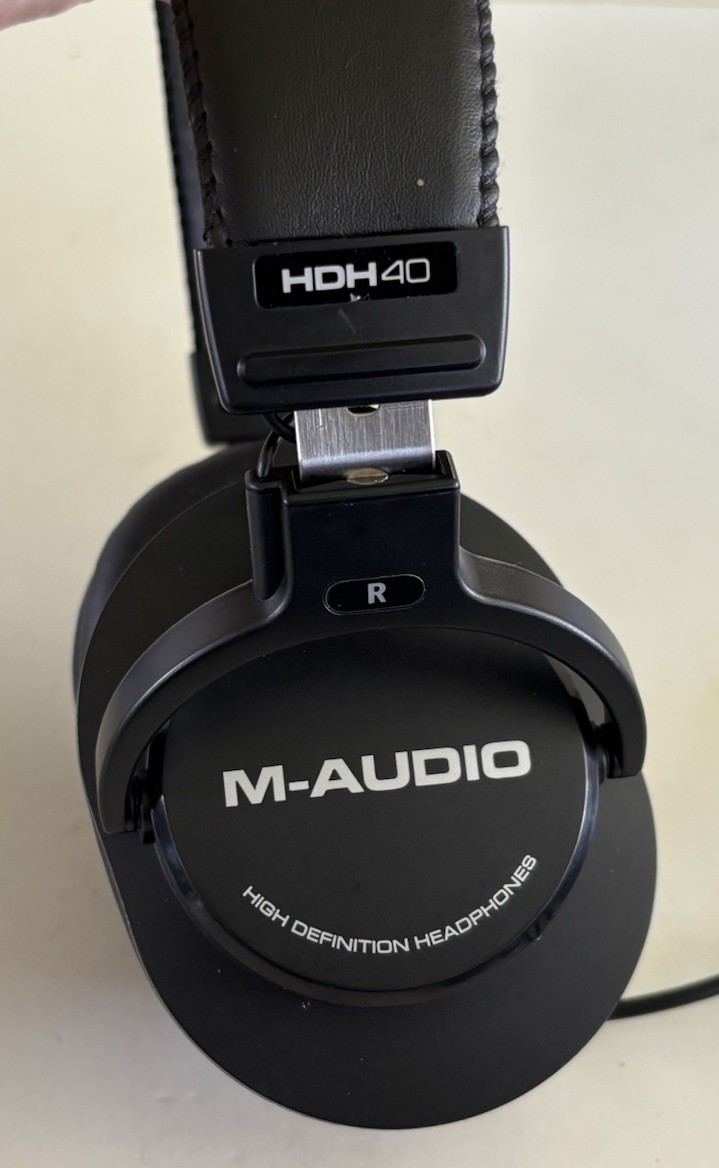 M-Audio HDH40 Over Ear Studio Headphones Closed Back Monitoring Recording Black