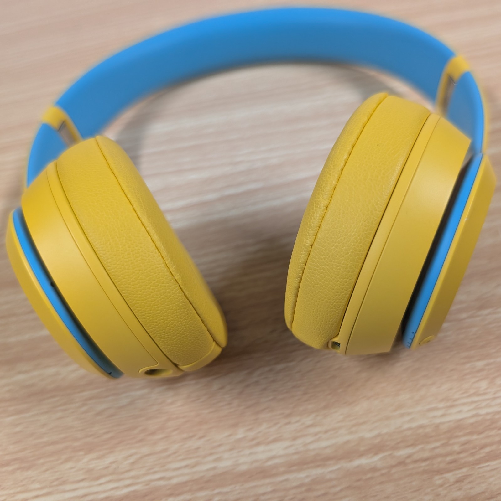 Beats Solo3 Wireless Bluetooth Ltd Edition Club Collection Headphone Yellow Blue