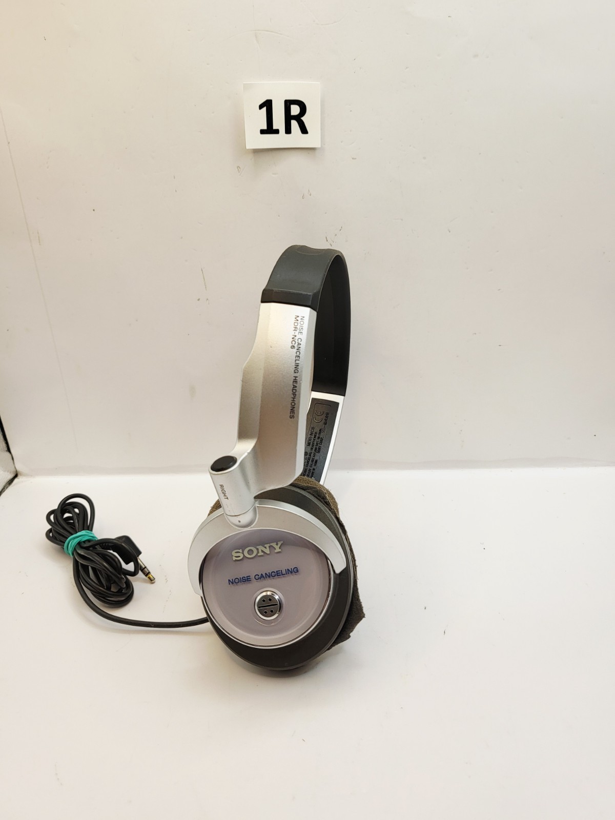 SONY MDR-NC6 Noise Canceling Wired Portable Audio Headphones (Needs Ear Pads)