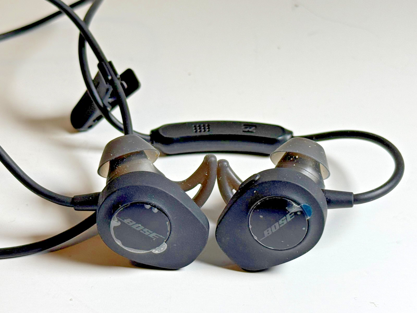 Bose 761529-0010 SoundSport Wireless in Ear Neckband Headphones – Black