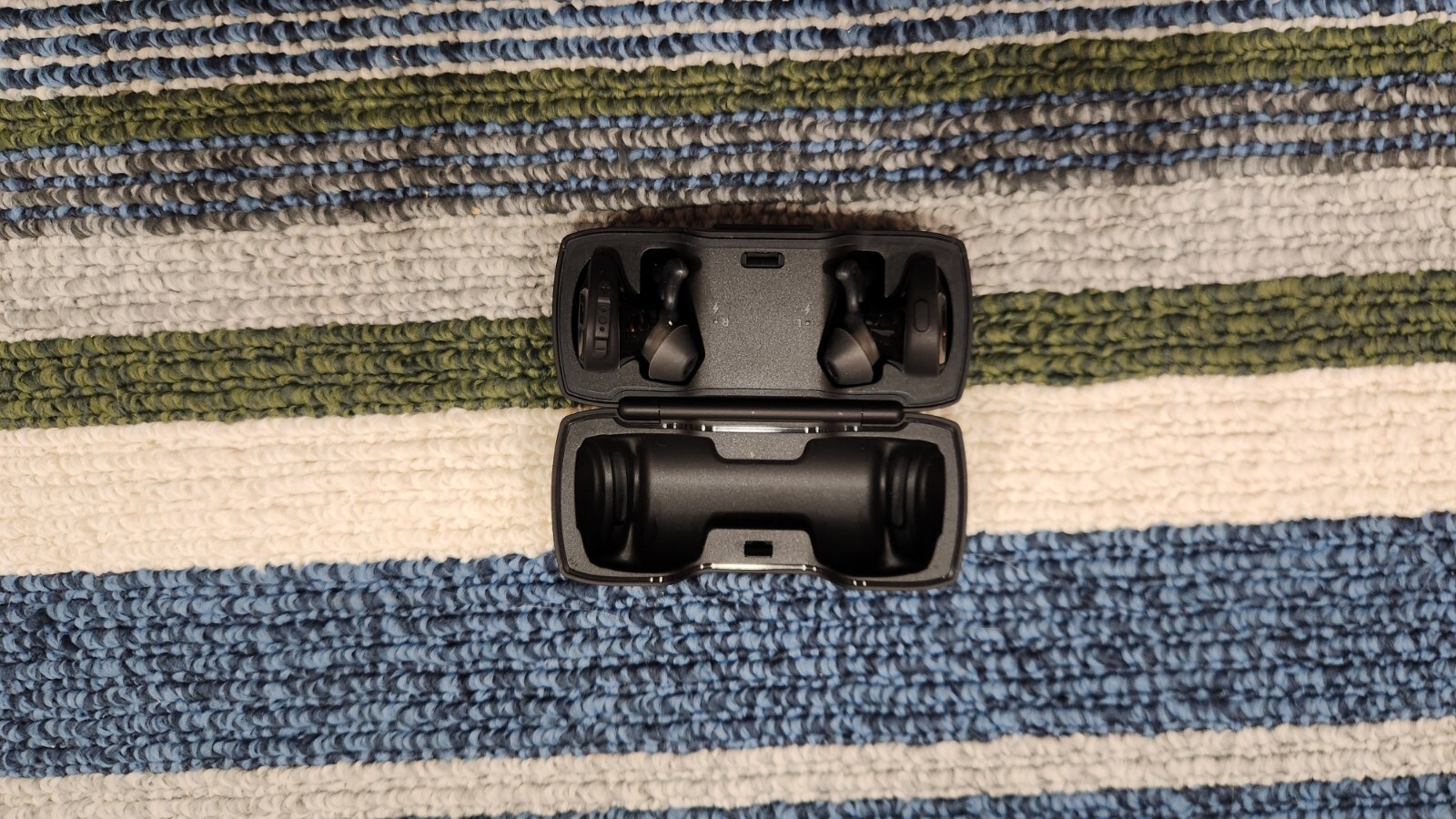Bose SoundSport Free Wireless Headphones Earbuds & Case Very Low Battery