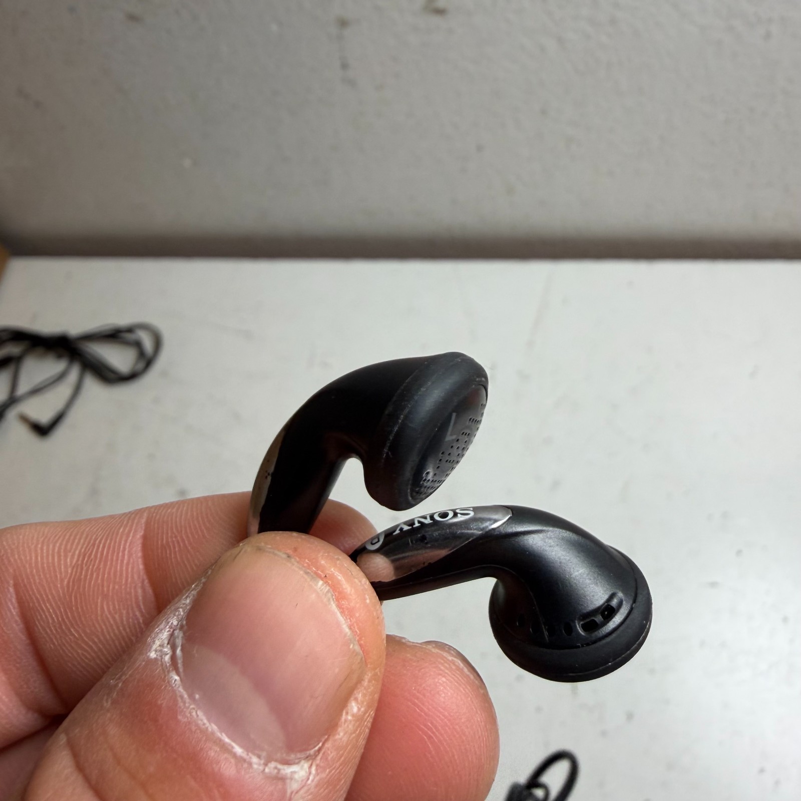 Sony MDR-E837 Black 3.5mm TRS Jack 16 Ohm Stereo Wired Classic Earbud Headphones
