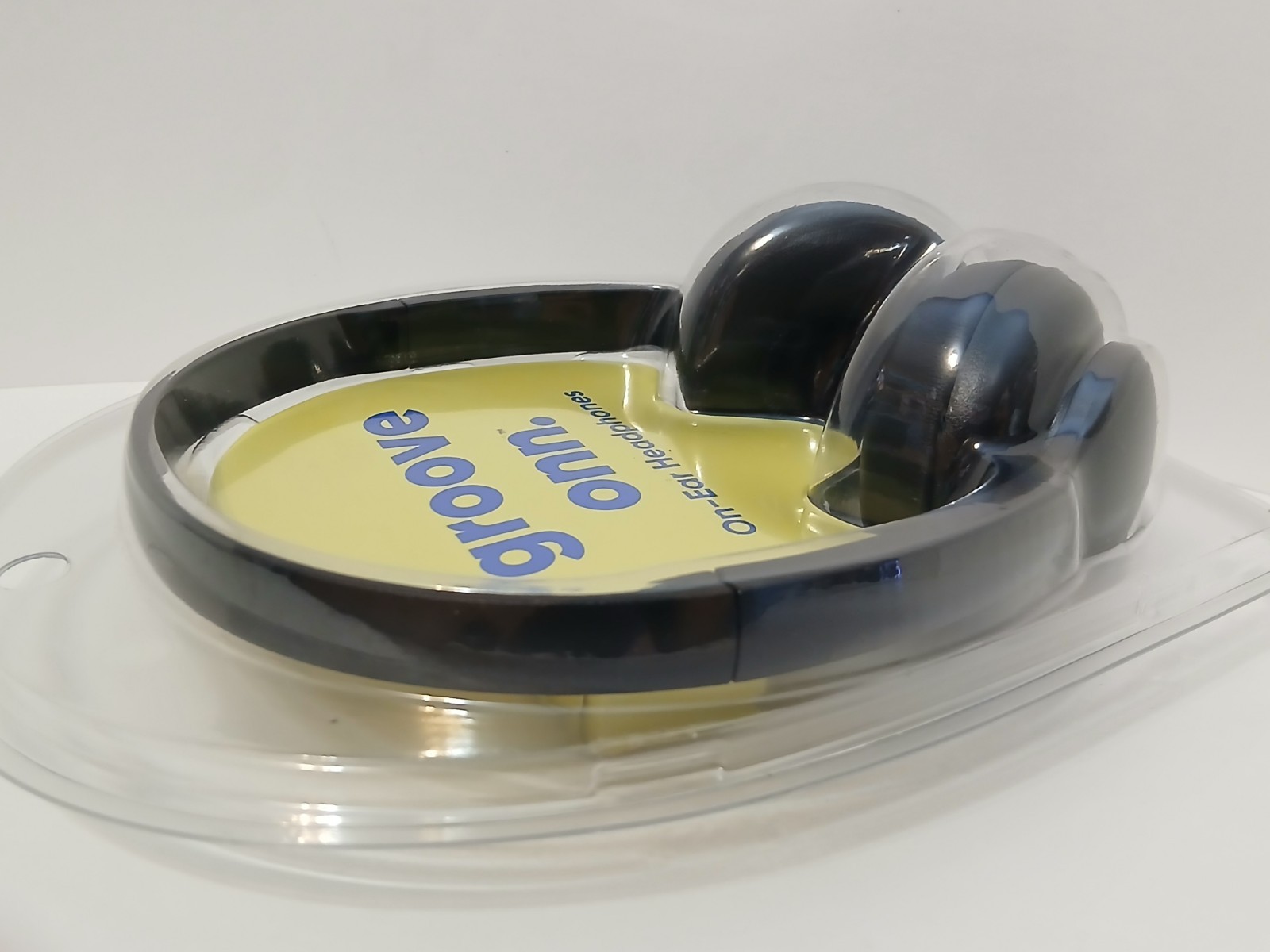 Groove Onn. On-Ear Headphones NEW! Lightweight Adjustable Aux 3.5mm cable 4 Ft.