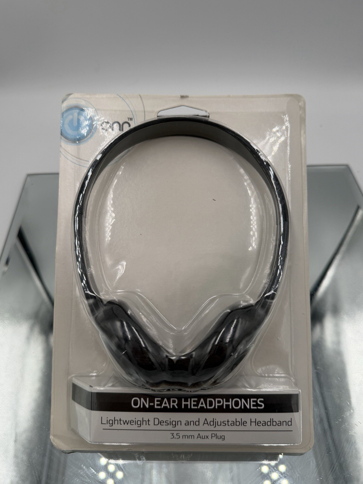 ONN On-ear Headphones 3.5 mm. Aux Plug Black Adjustable Headband New and Sealed